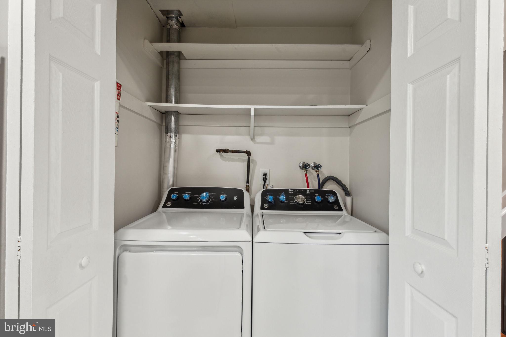 QUEEN VILLAGE - Residential