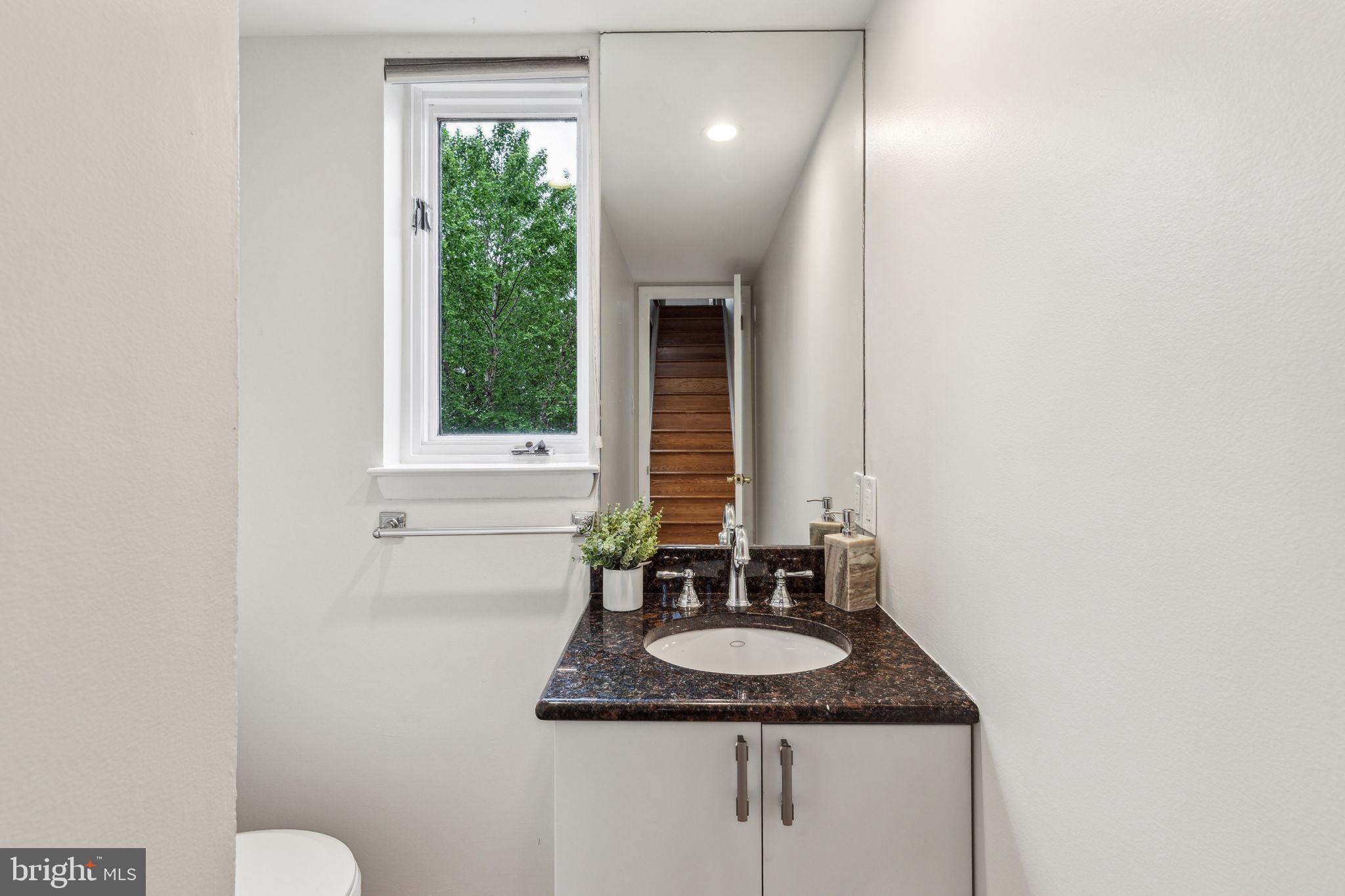 QUEEN VILLAGE - Residential