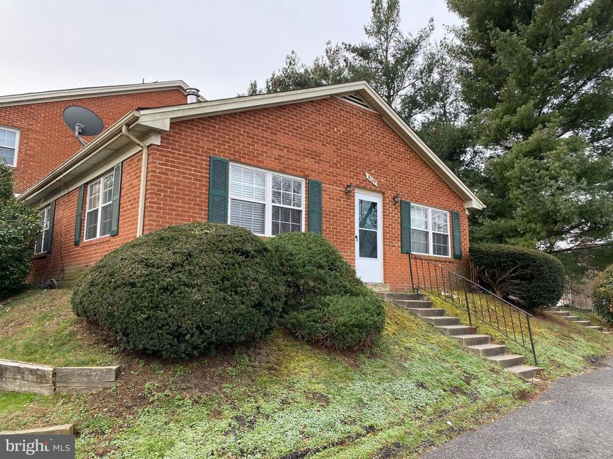 This spacious one level end unit Townhouse/Condo has more space than the 2 level units.  With a private deck with a view of the park-like common area, 2 large bedrooms, this unit feels like a small single family rambler rather than a condo/townhouse. New washer/dryer. Great place to call home and very convenient location close to Route 95, Route 1, Fort Belvoir!  Available for immediate occupancy.