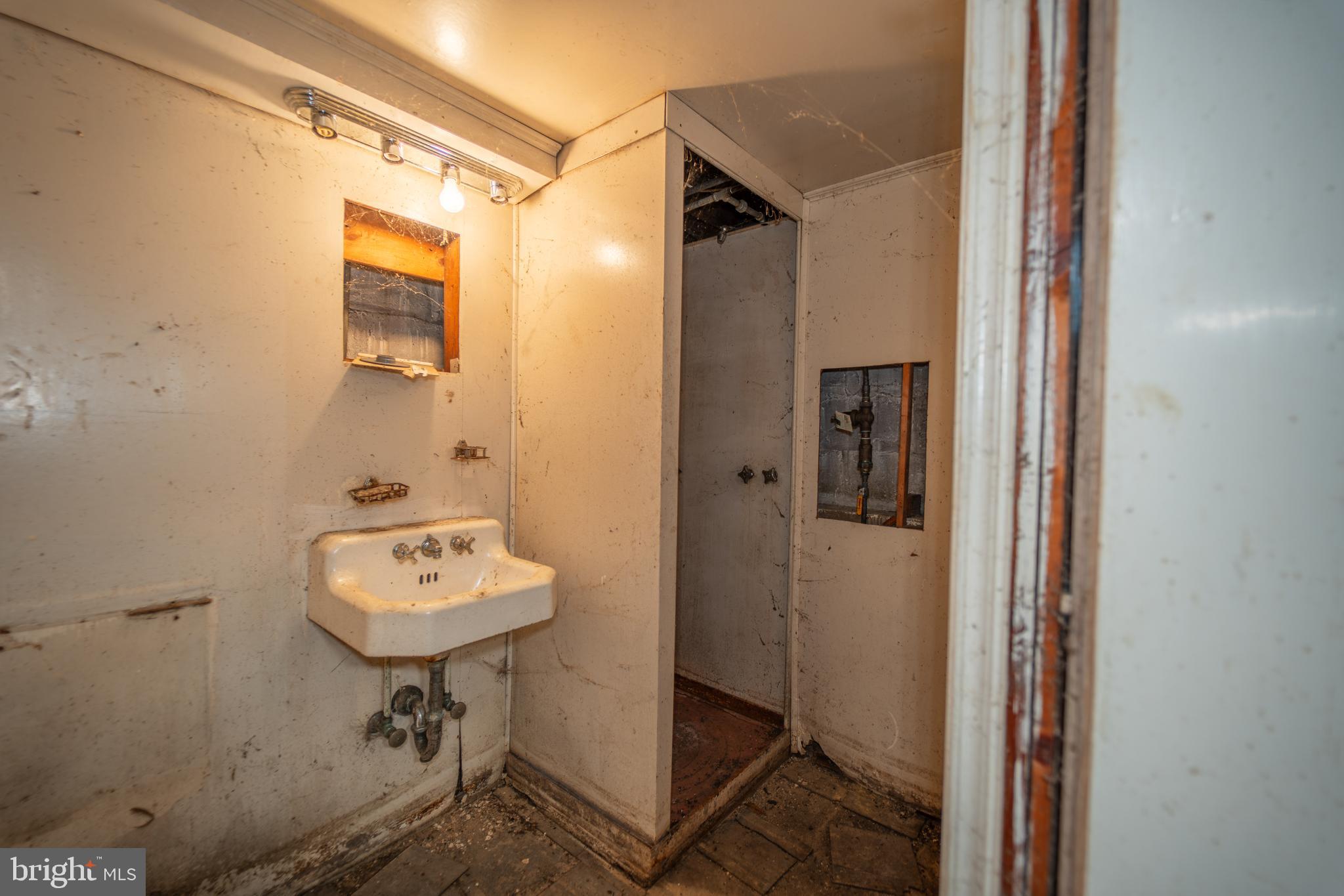 WINDSOR HILLS - Residential