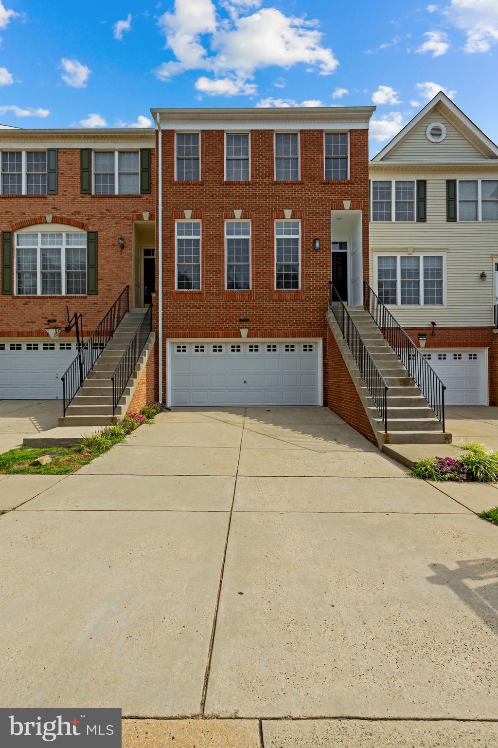 SOUTH RIDING - Residential Lease