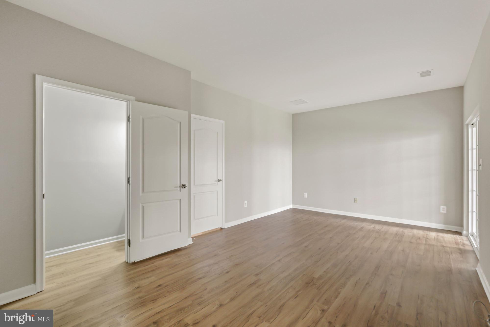 SOUTH RIDING - Residential Lease