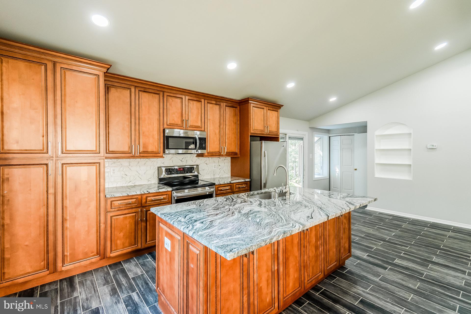 256 W MEADOWLAND LANE