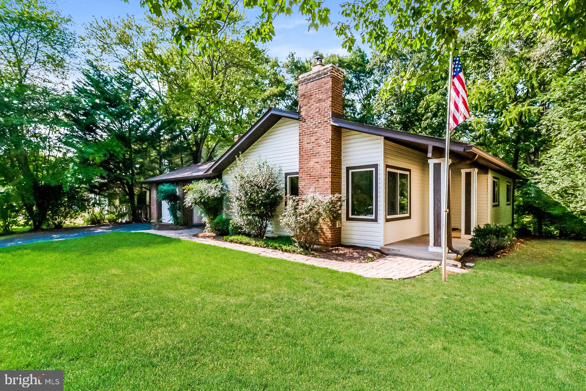 256 W MEADOWLAND LANE