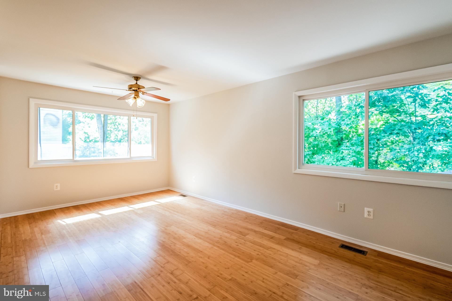 256 W MEADOWLAND LANE