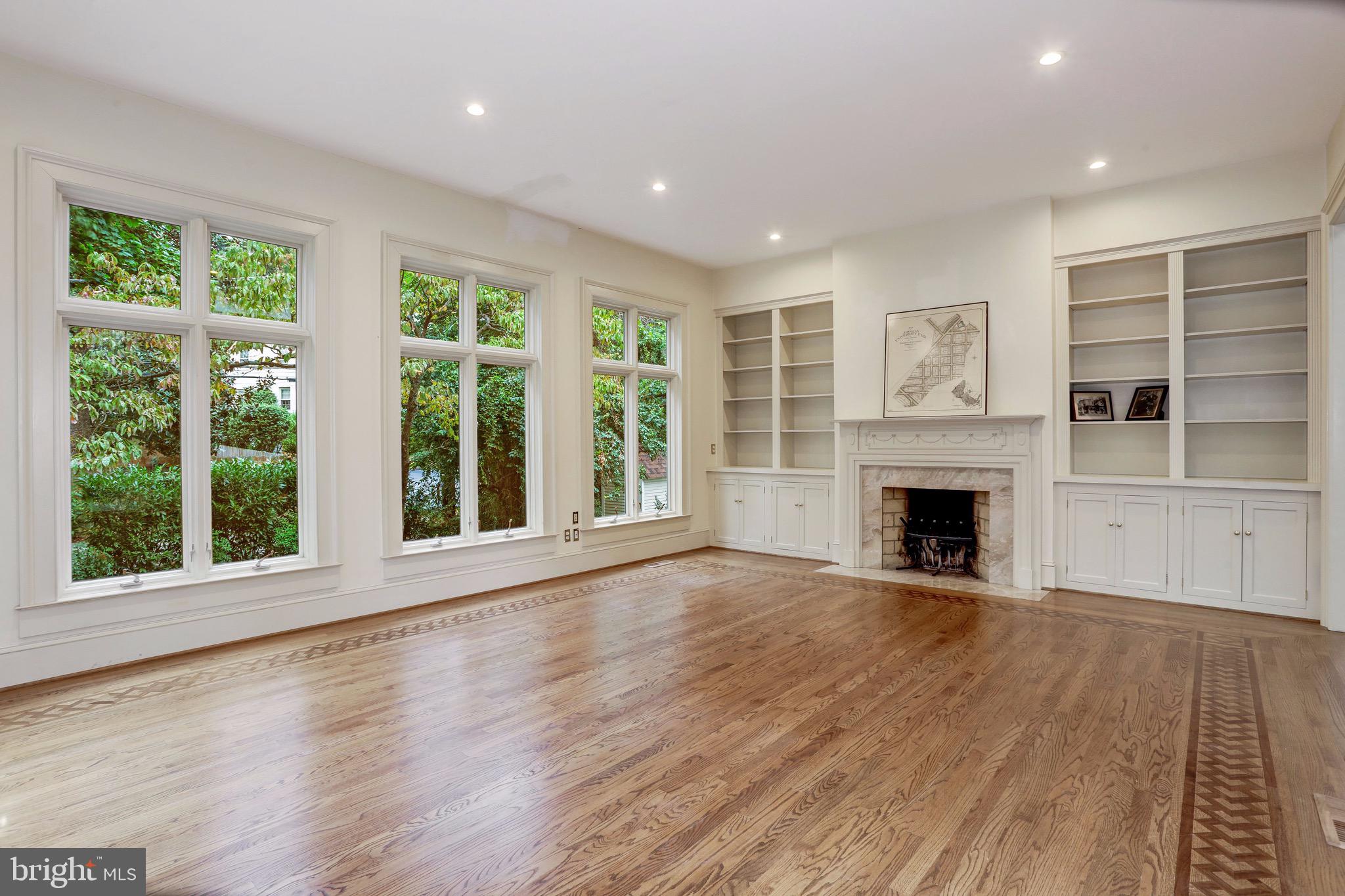 AMERICAN UNIVERSITY PARK - Residential