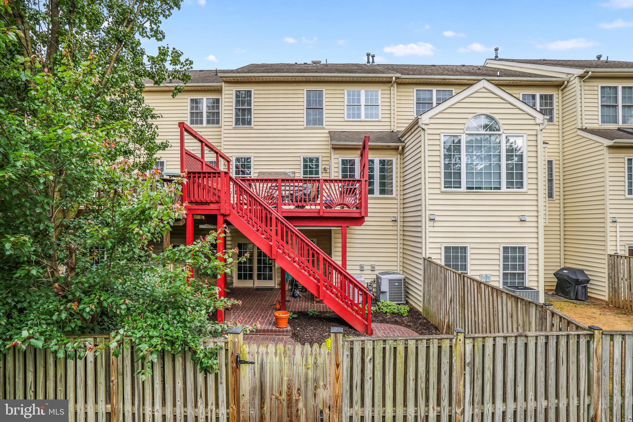 LOUDOUN VALLEY ESTATES - Residential