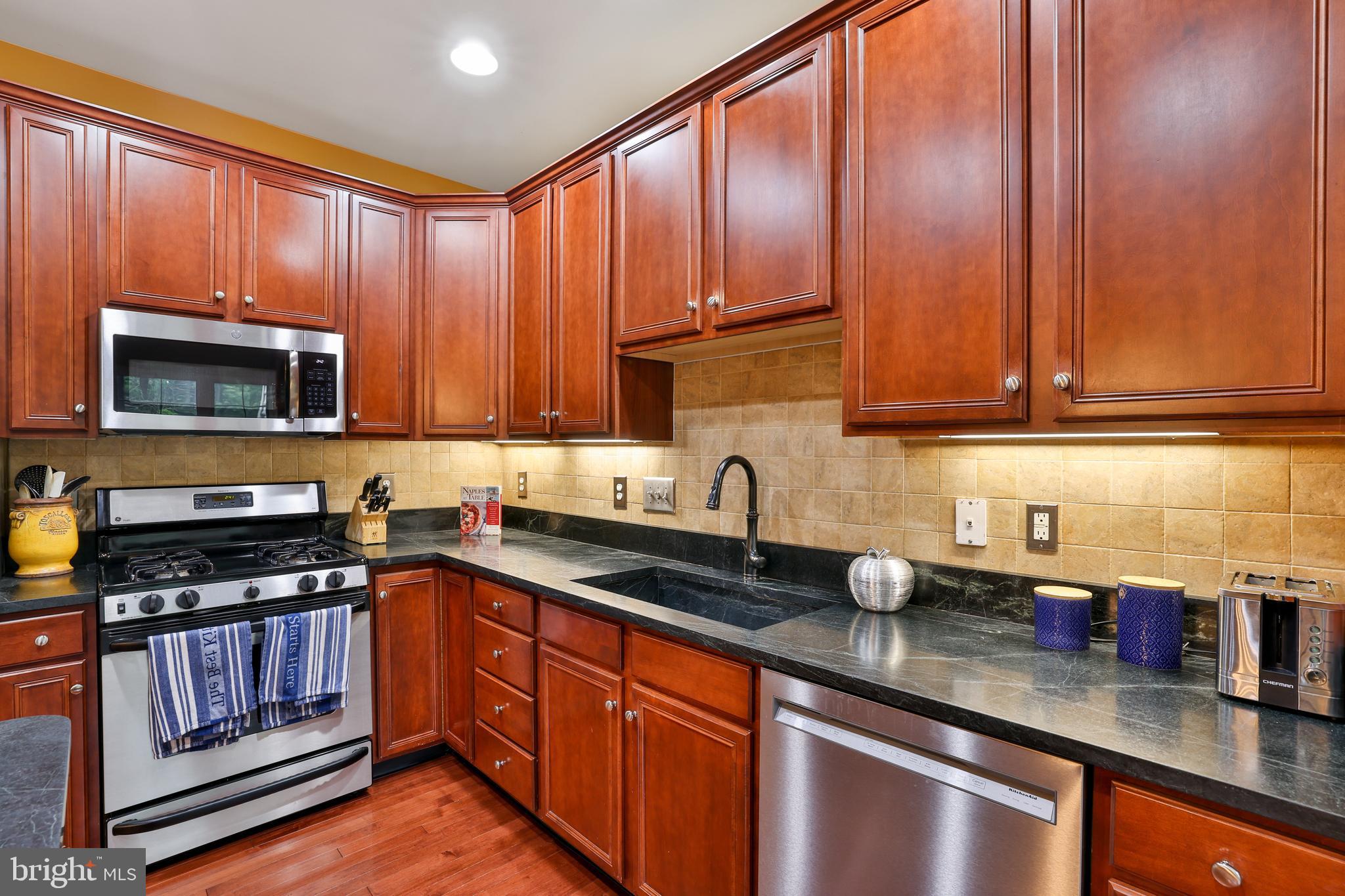 LOUDOUN VALLEY ESTATES - Residential