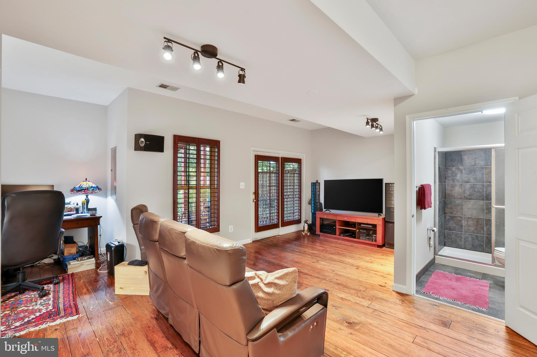 LOUDOUN VALLEY ESTATES - Residential