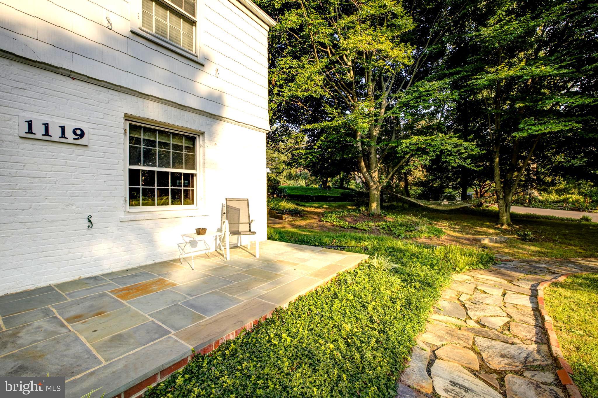 1119 WOODSIDE PARKWAY