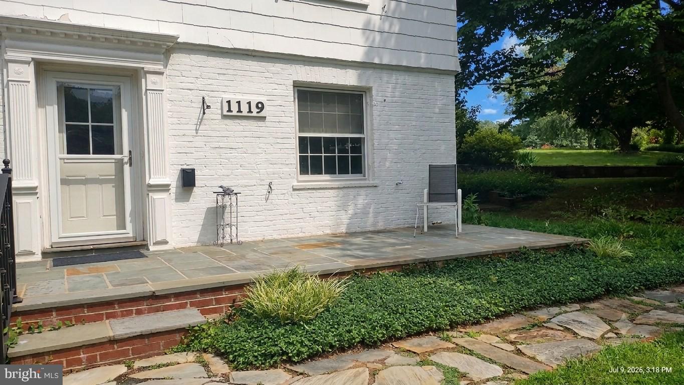 1119 WOODSIDE PARKWAY