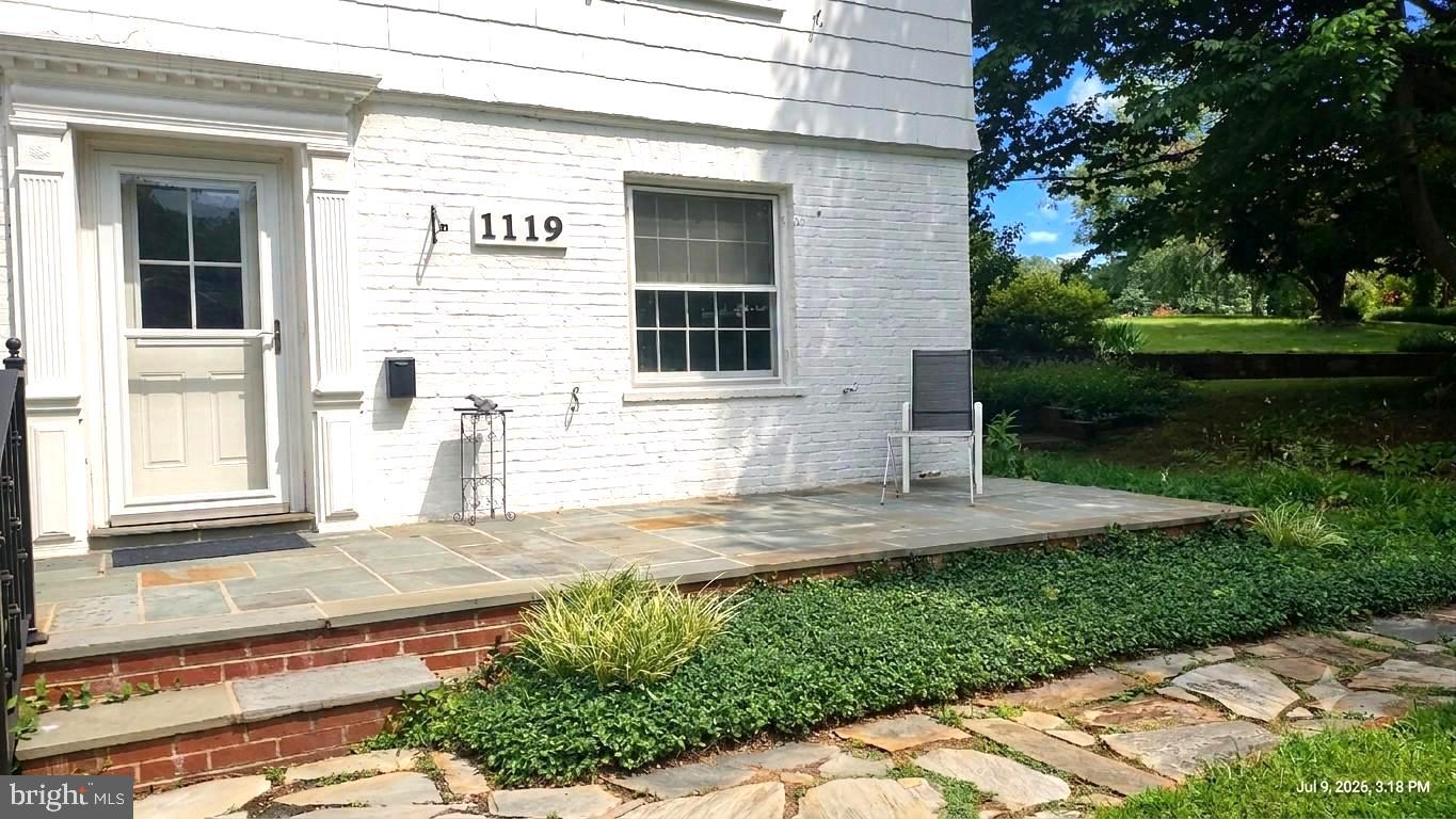 1119 WOODSIDE PARKWAY
