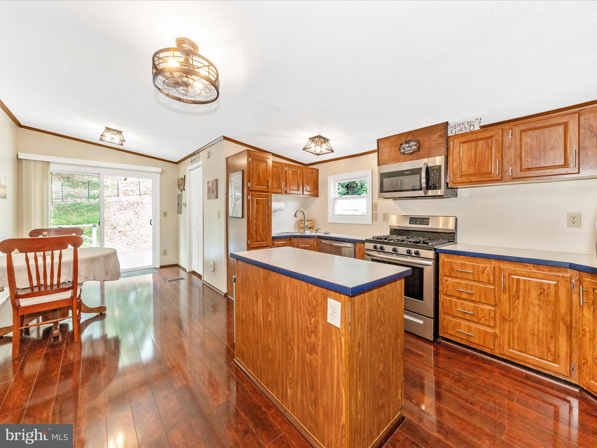 HIGHLAND MANOR - Residential