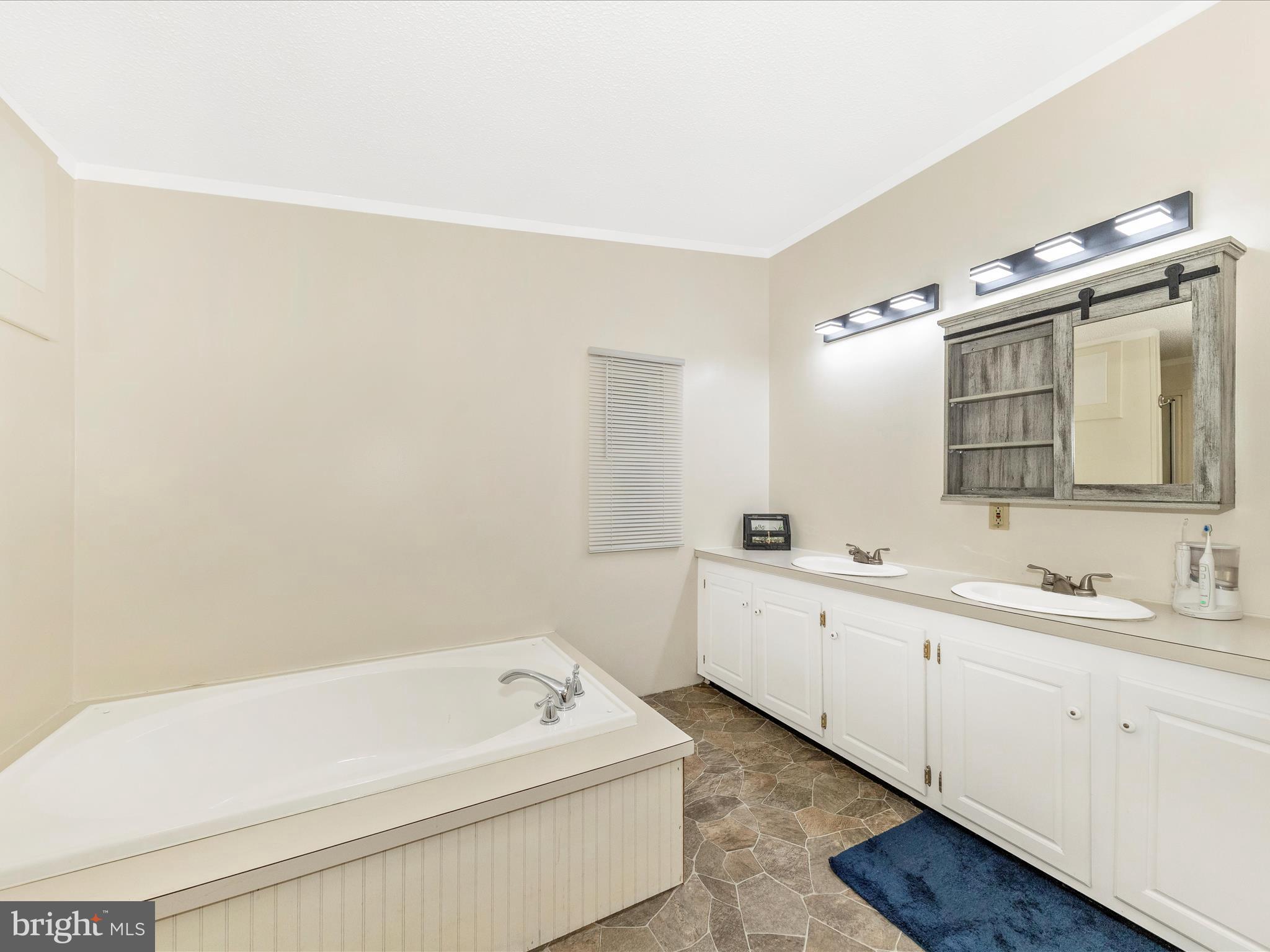 HIGHLAND MANOR - Residential