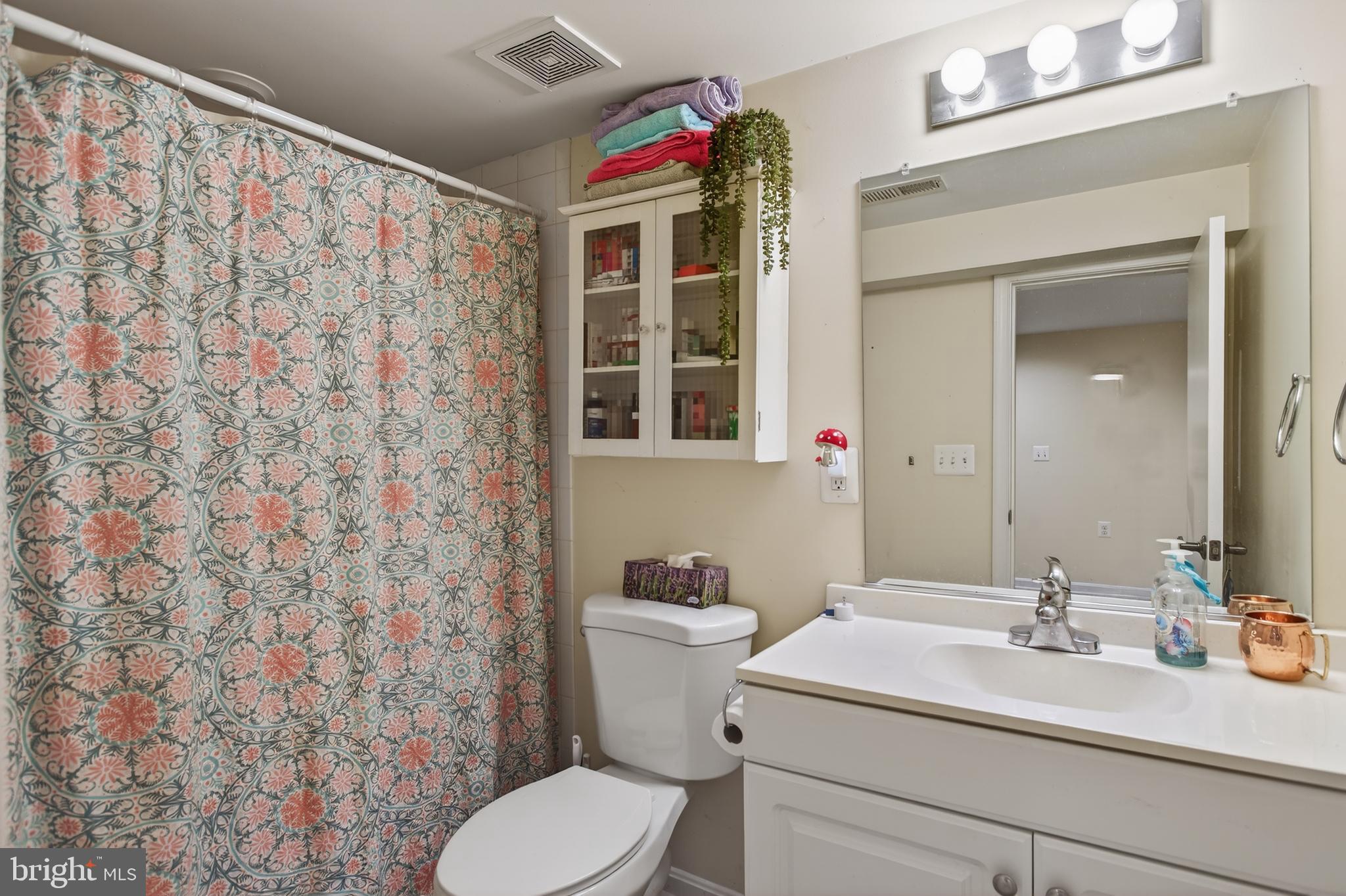 FAIRVIEW COURT - Residential