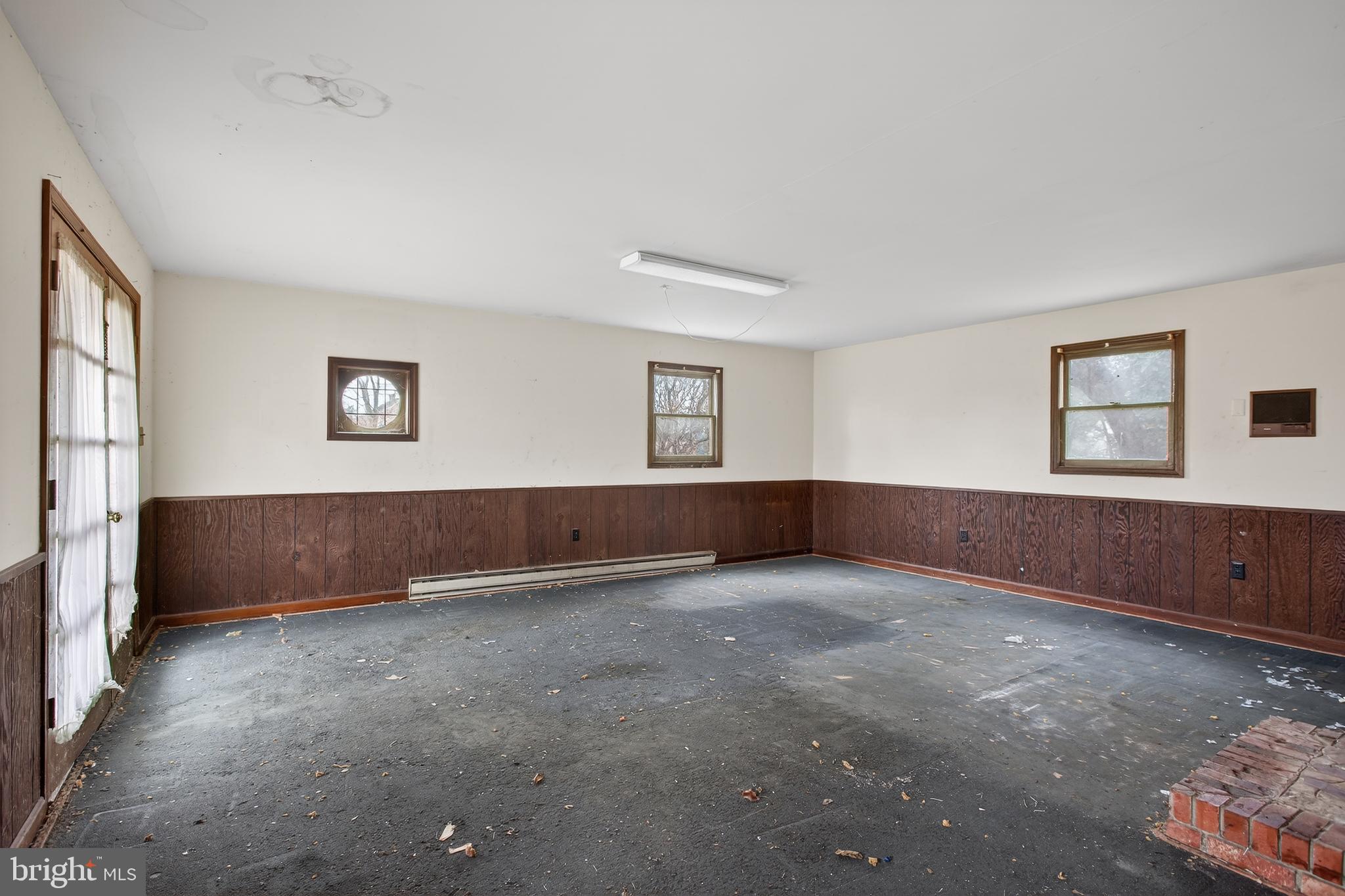 FAIRVIEW COURT - Residential