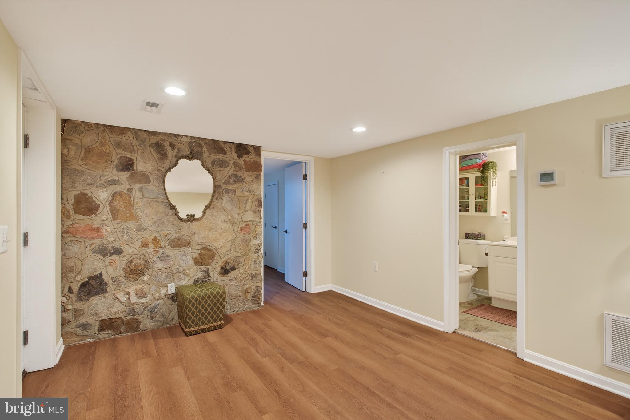 FAIRVIEW COURT - Residential