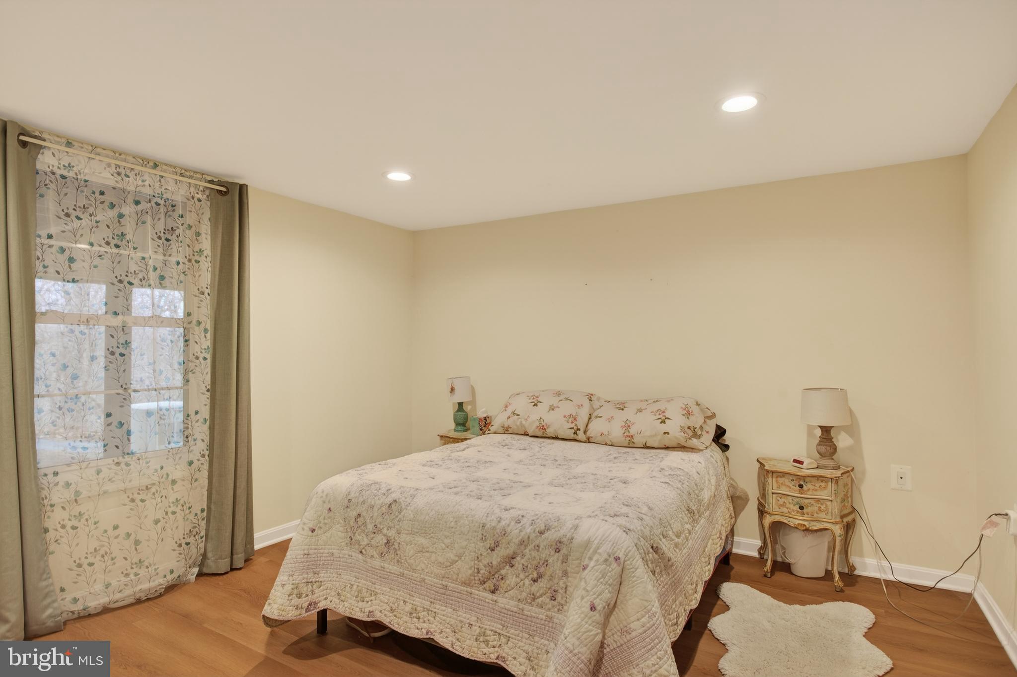 FAIRVIEW COURT - Residential