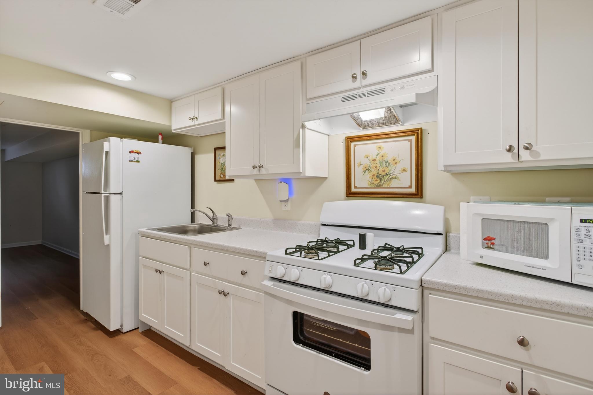 FAIRVIEW COURT - Residential