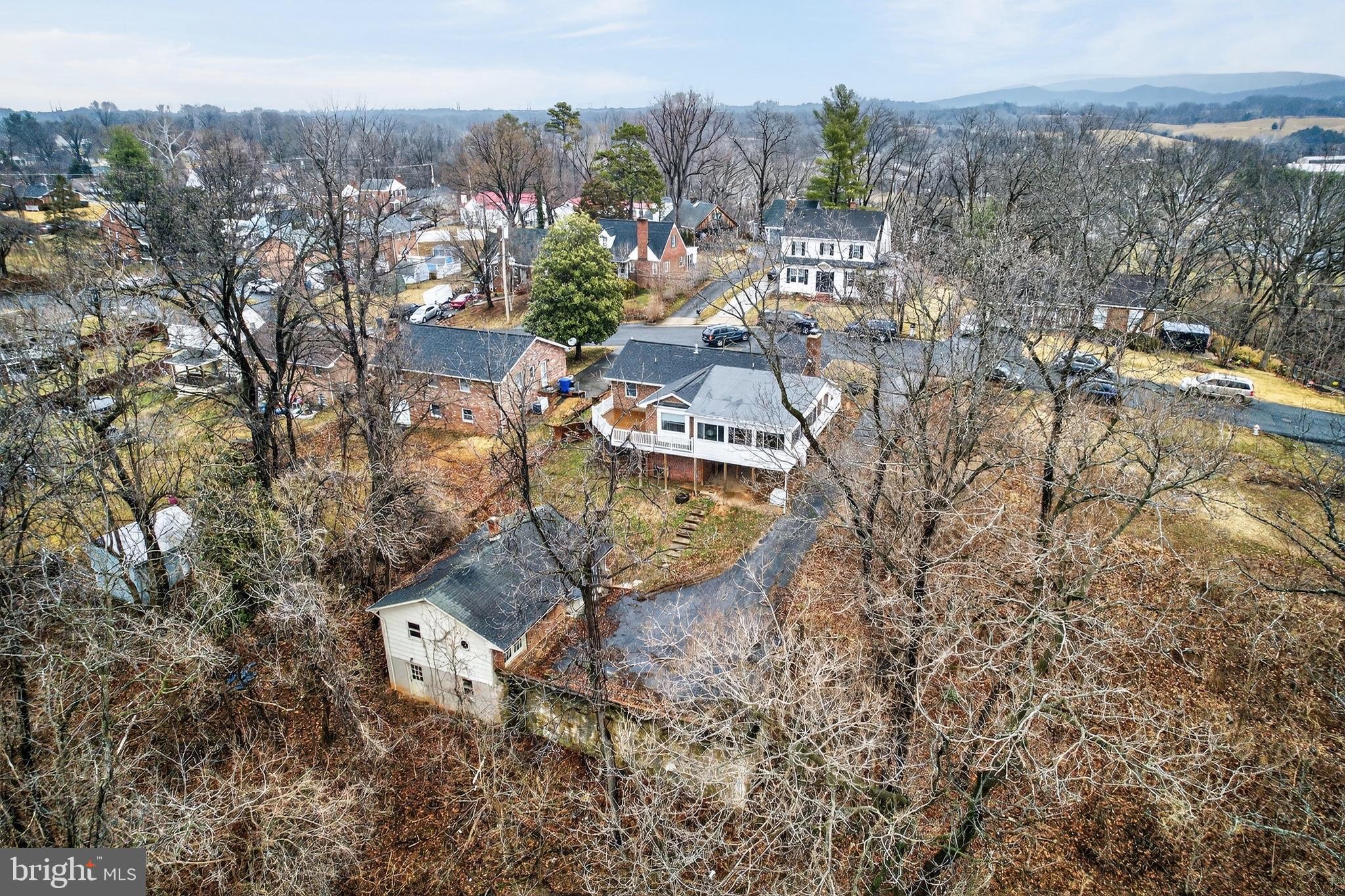 FAIRVIEW COURT - Residential