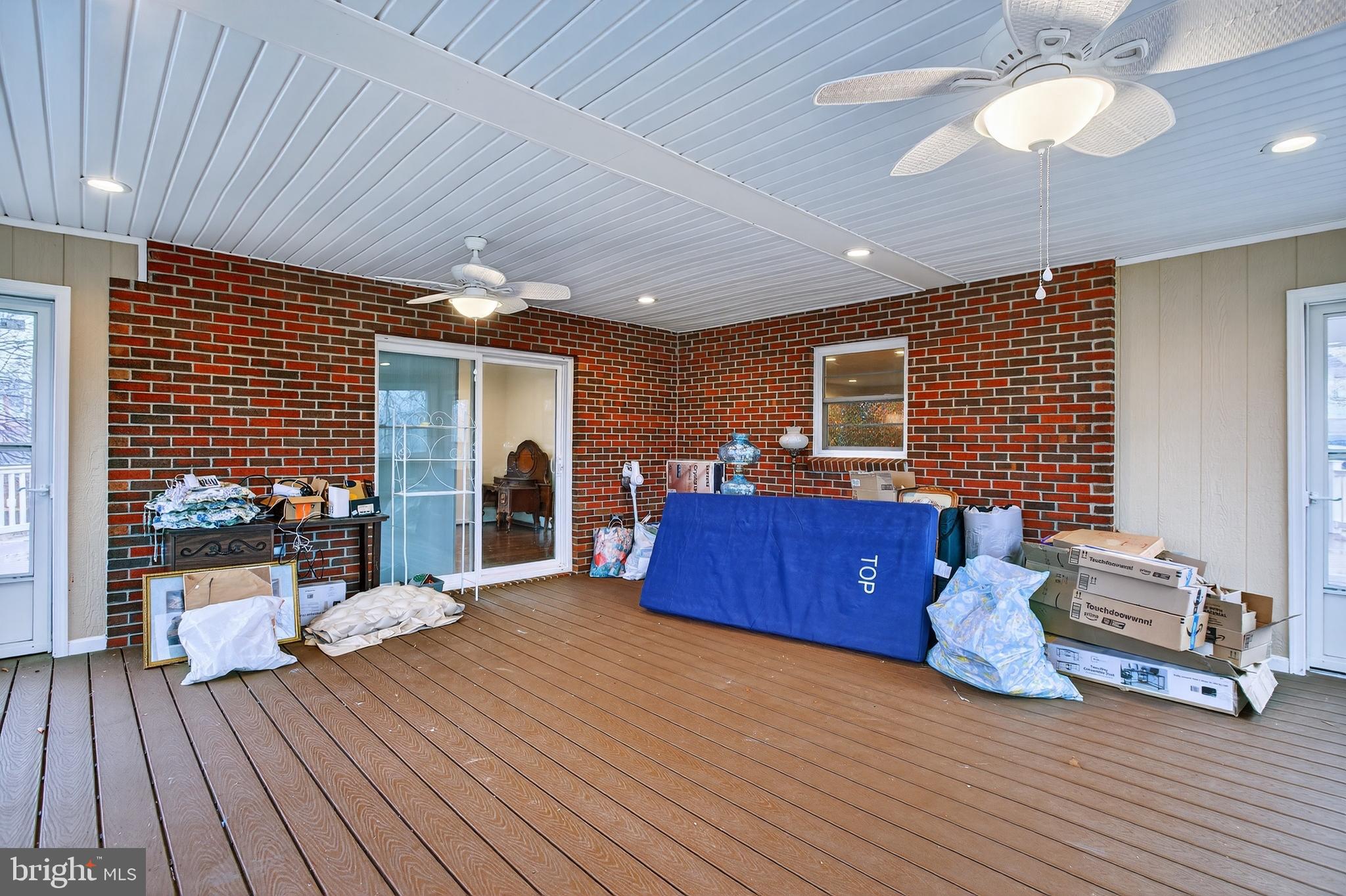 FAIRVIEW COURT - Residential