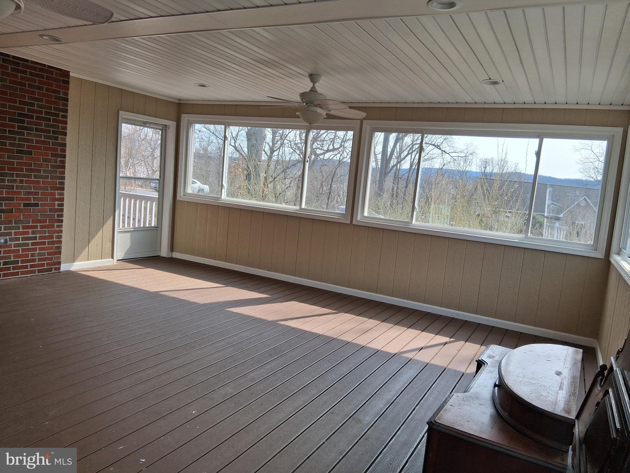 FAIRVIEW COURT - Residential