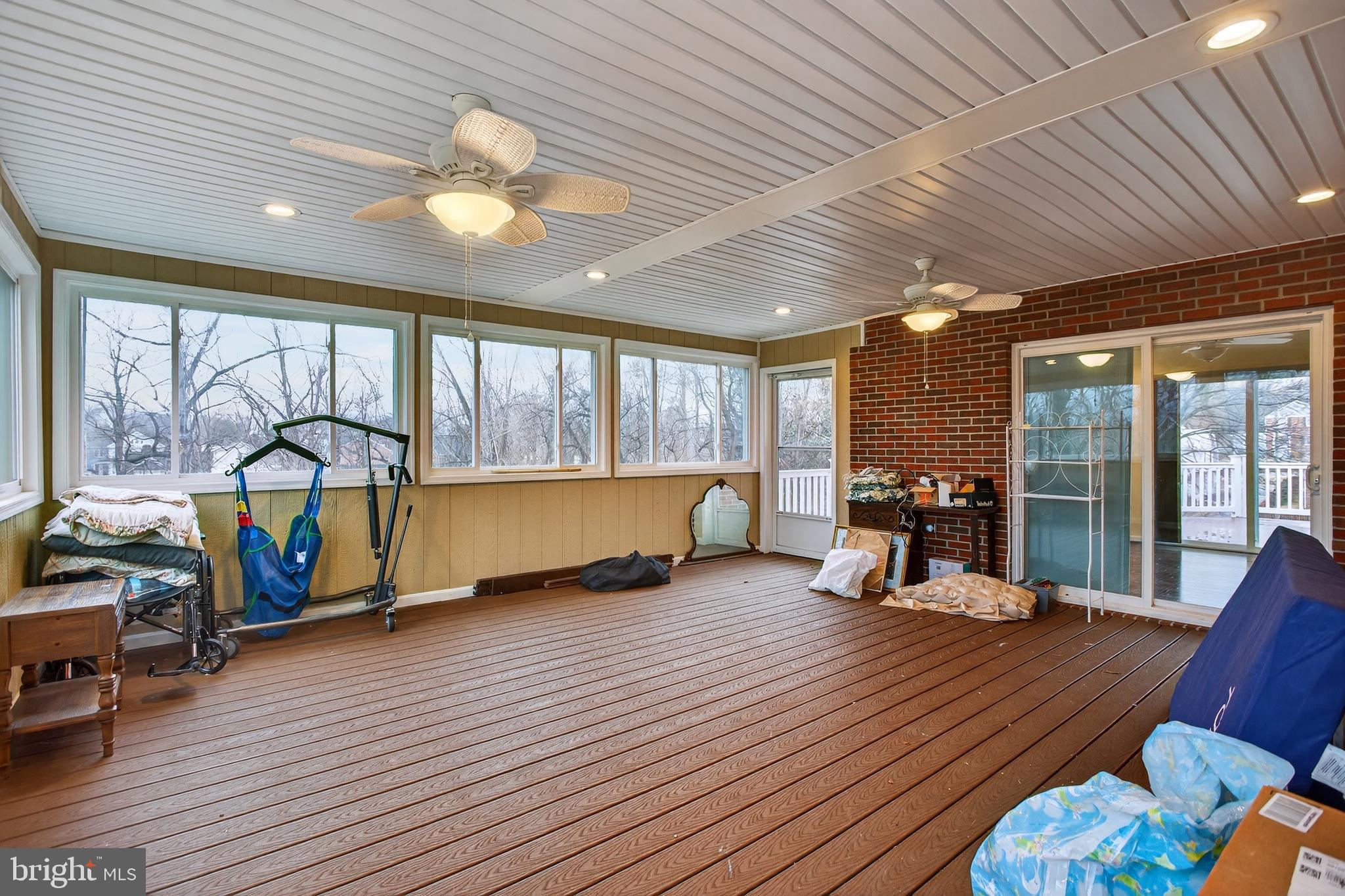 FAIRVIEW COURT - Residential