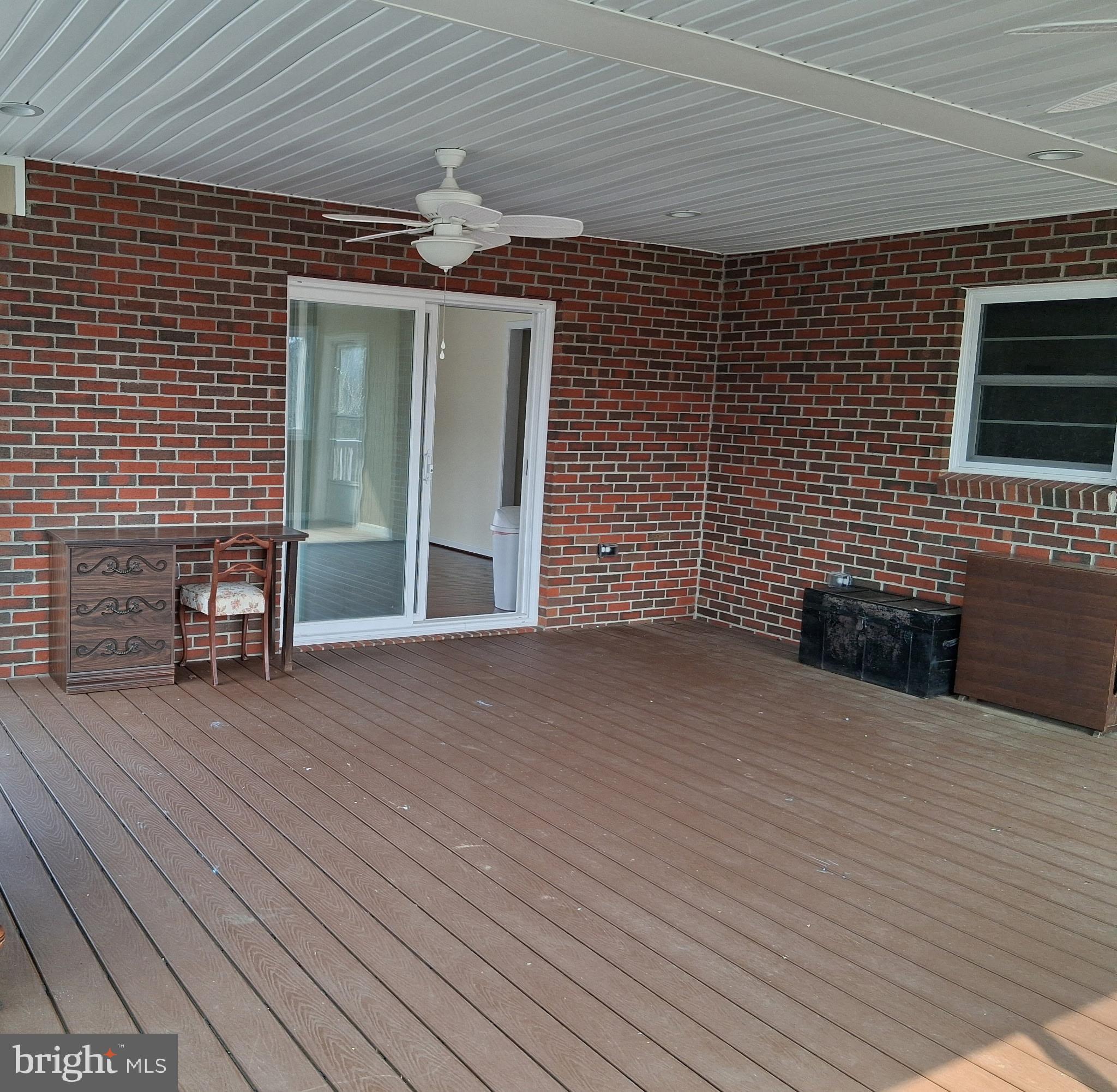 FAIRVIEW COURT - Residential