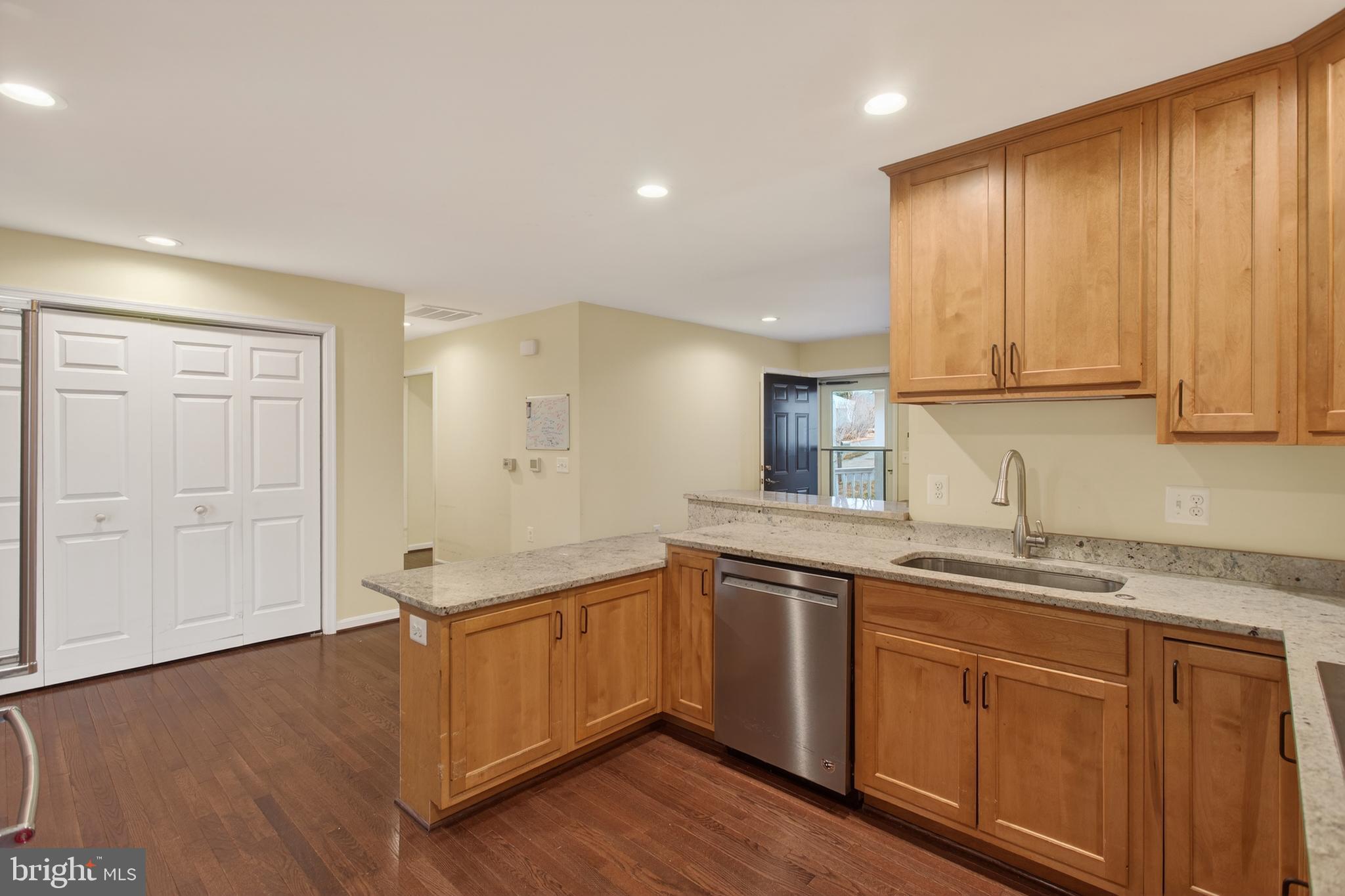 FAIRVIEW COURT - Residential