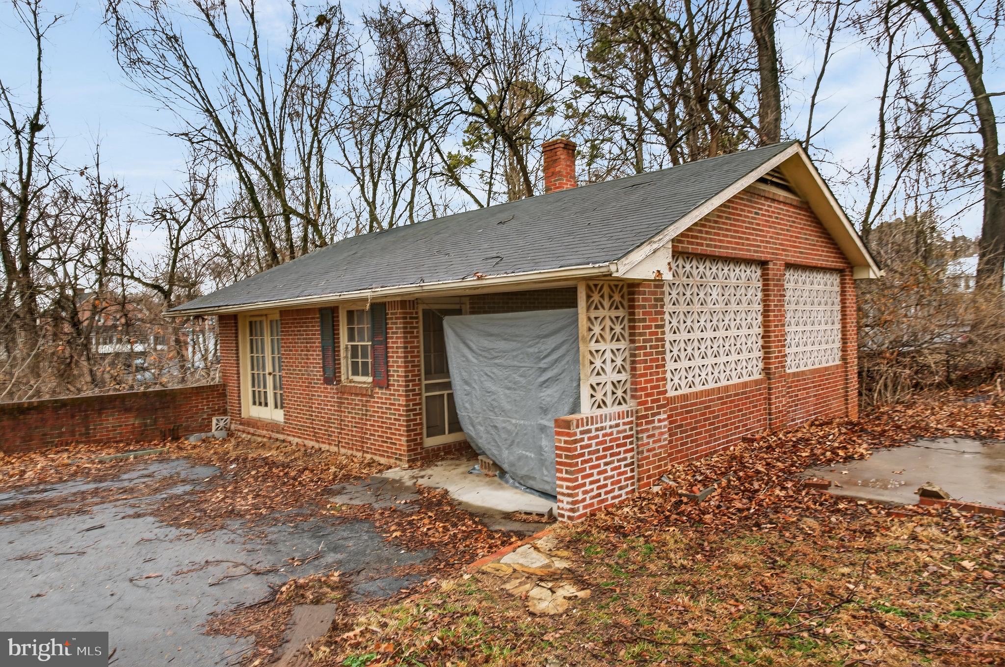 FAIRVIEW COURT - Residential
