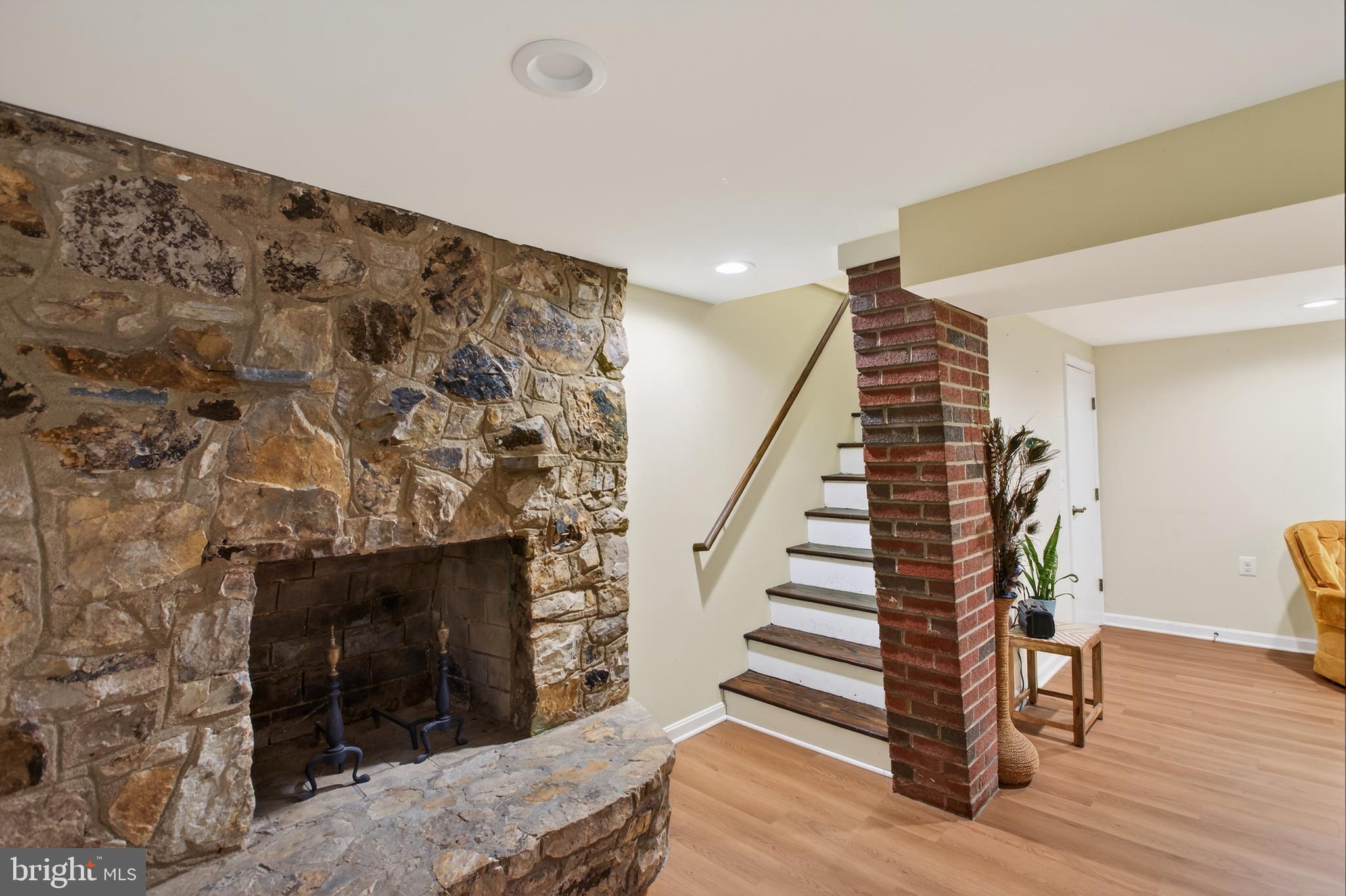 FAIRVIEW COURT - Residential