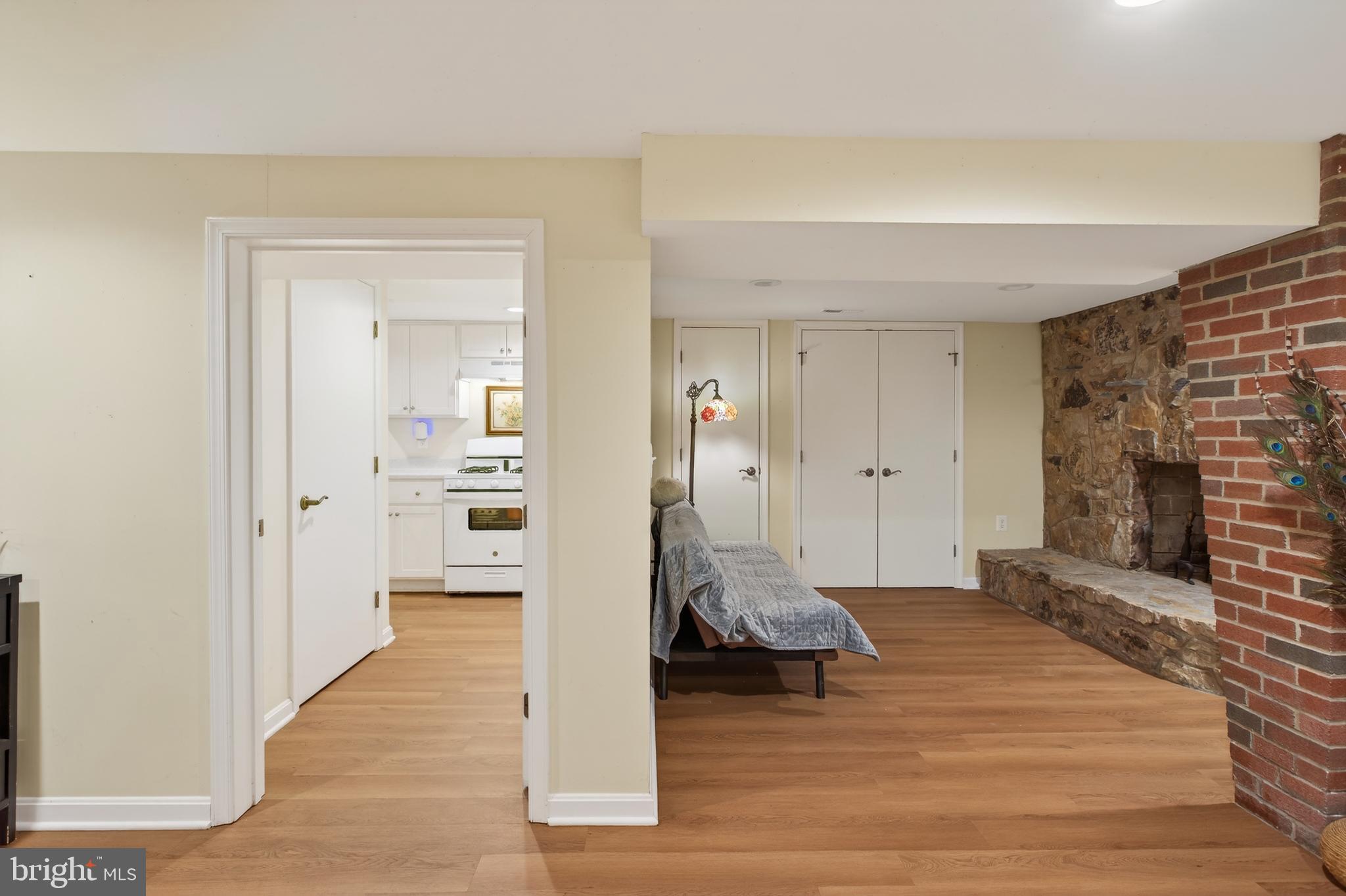 FAIRVIEW COURT - Residential