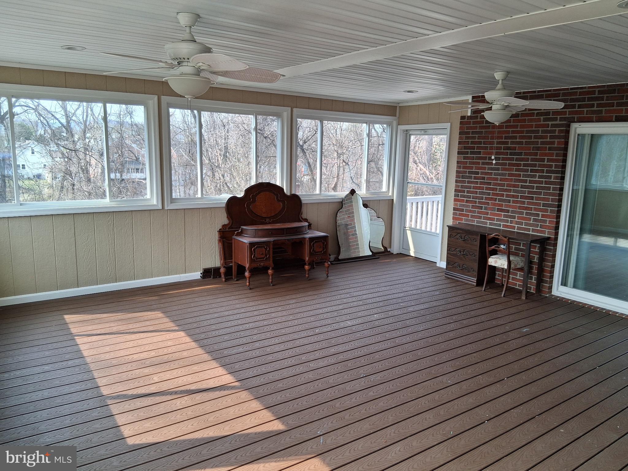 FAIRVIEW COURT - Residential