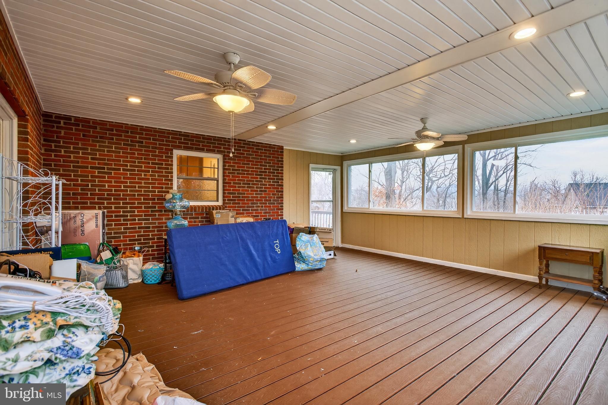 FAIRVIEW COURT - Residential