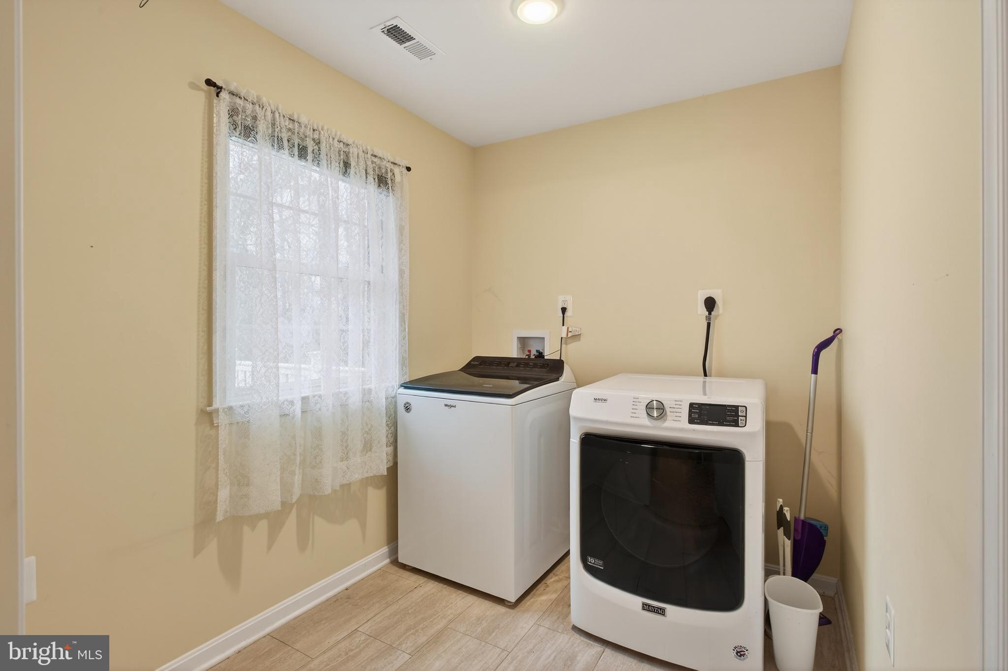 FAIRVIEW COURT - Residential