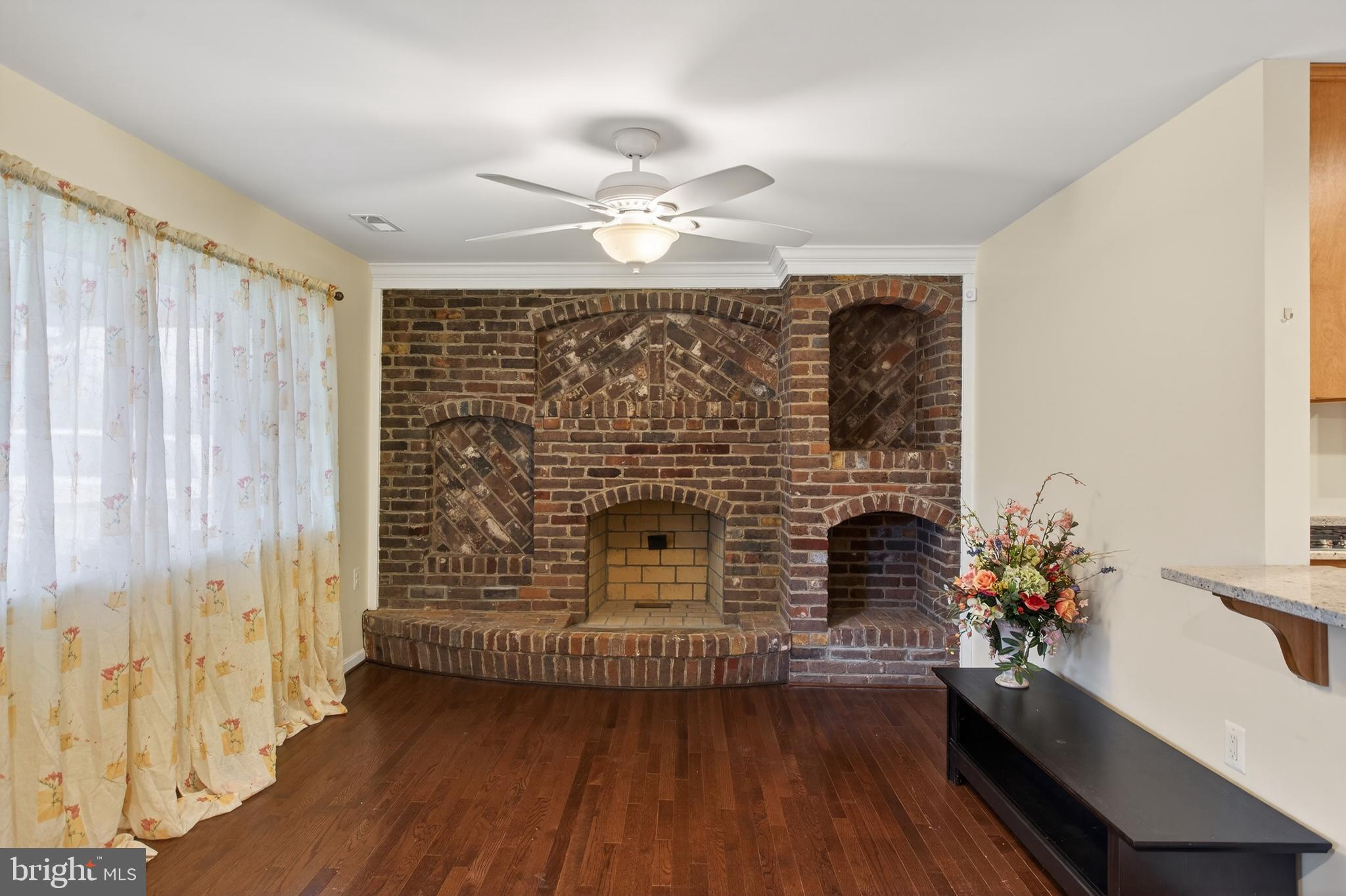 FAIRVIEW COURT - Residential