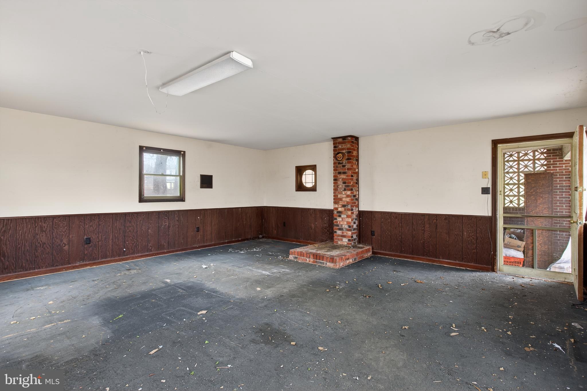 FAIRVIEW COURT - Residential