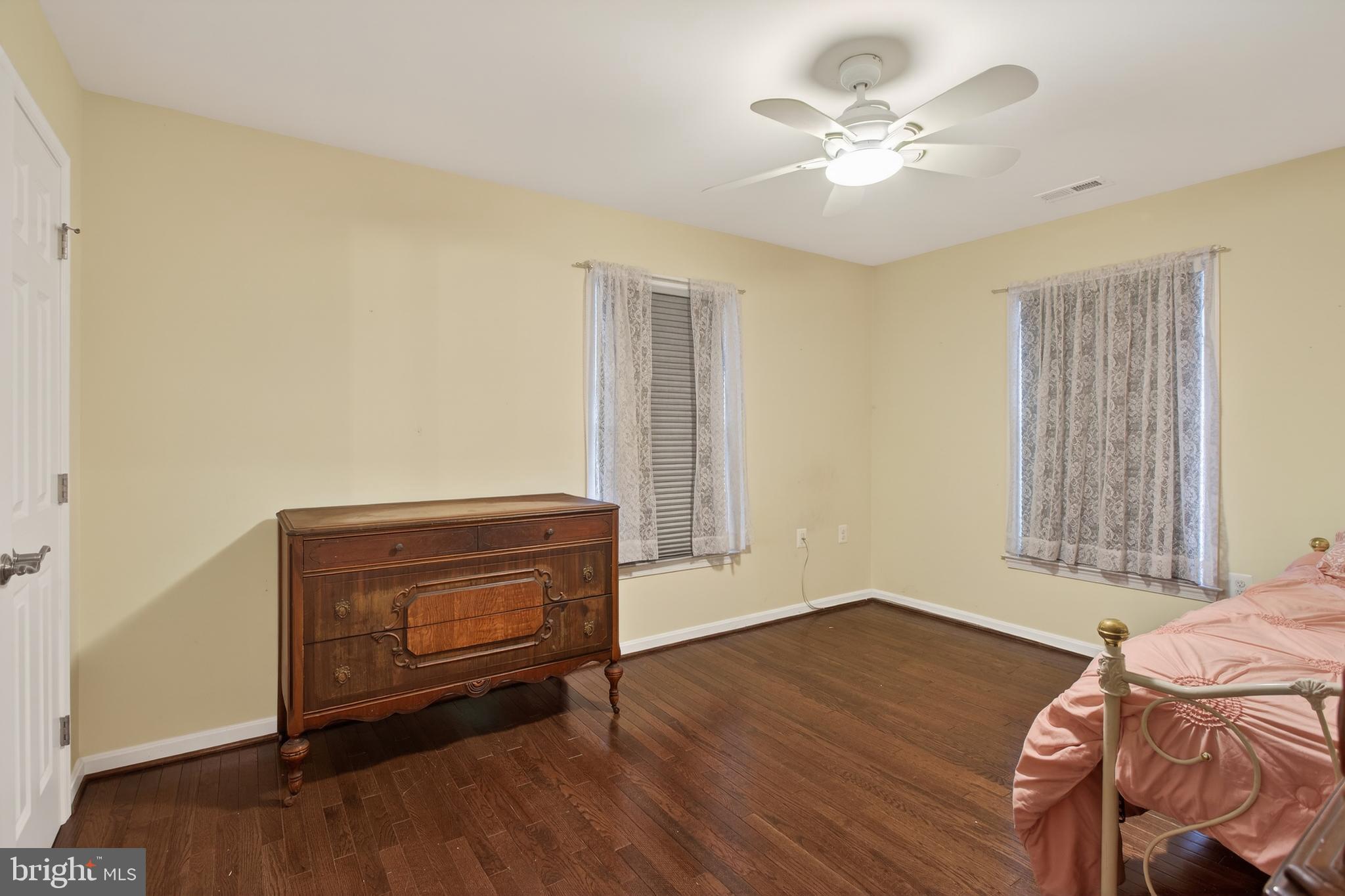 FAIRVIEW COURT - Residential