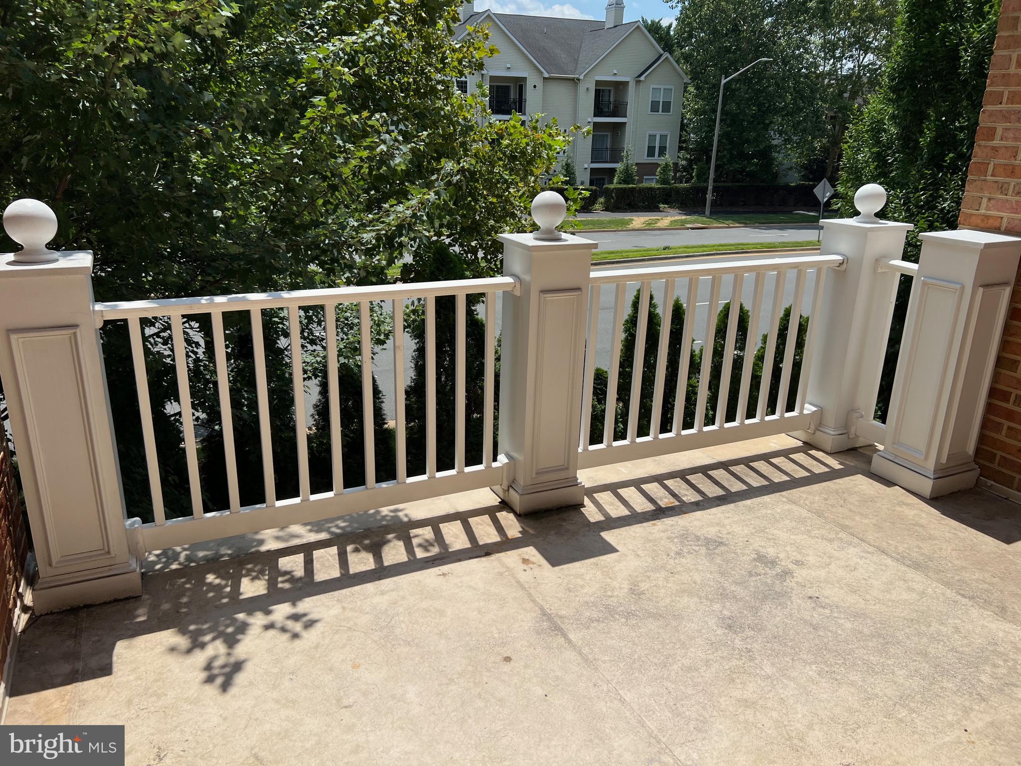 CHARLESTON SQUARE TOWNHM - Residential Lease