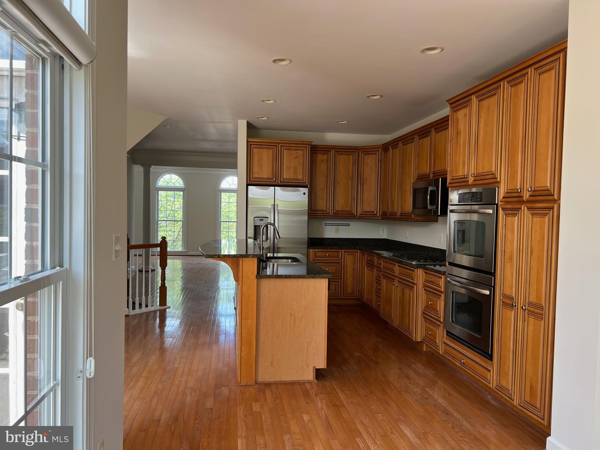 CHARLESTON SQUARE TOWNHM - Residential Lease