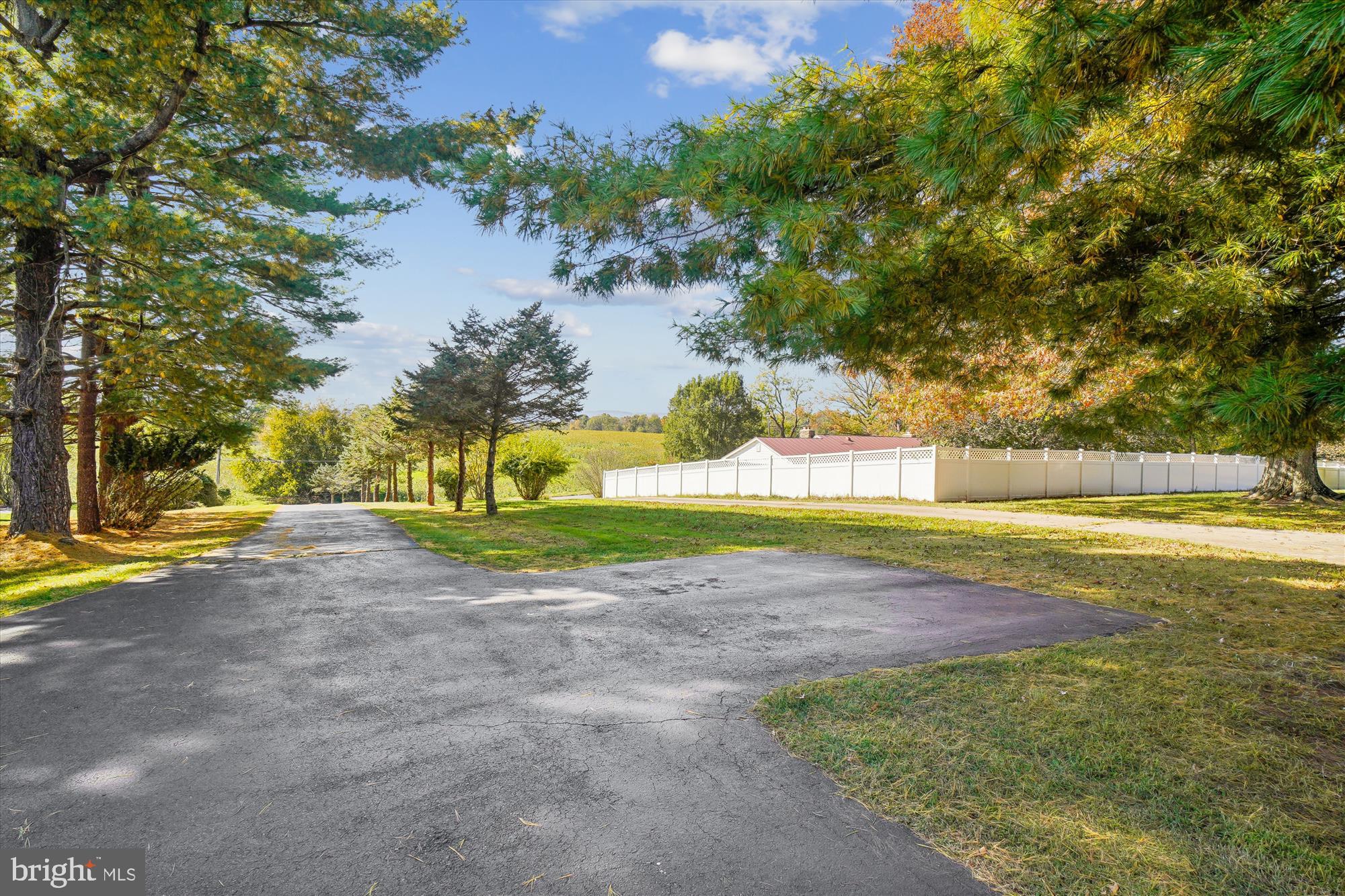 BOSS ARNOLD VILLAGE - Residential