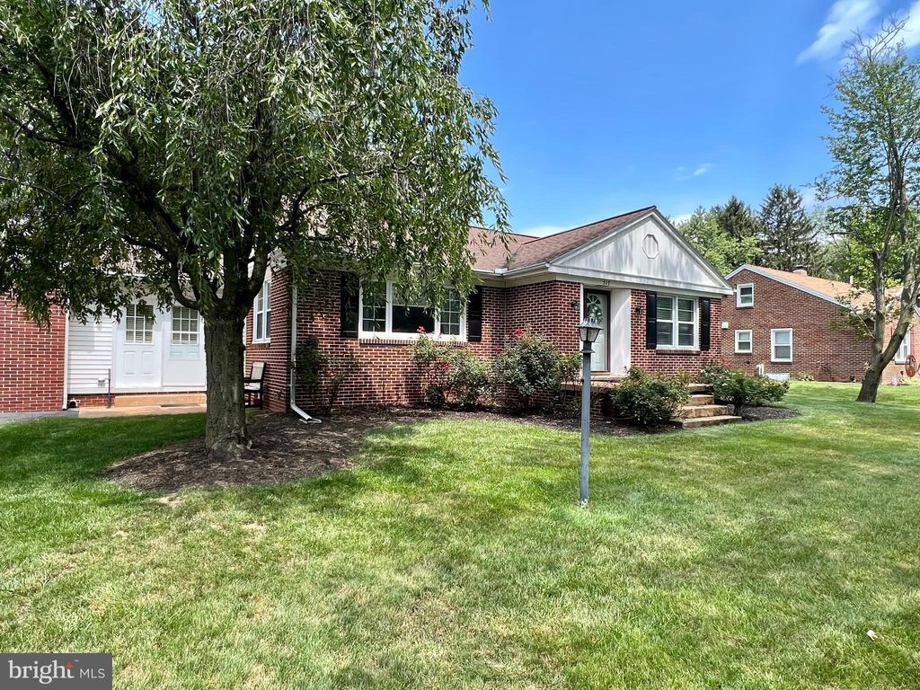 Photo of 517 GROFF AVE, ELIZABETHTOWN, PA 17022 (MLS # PALA2038220)