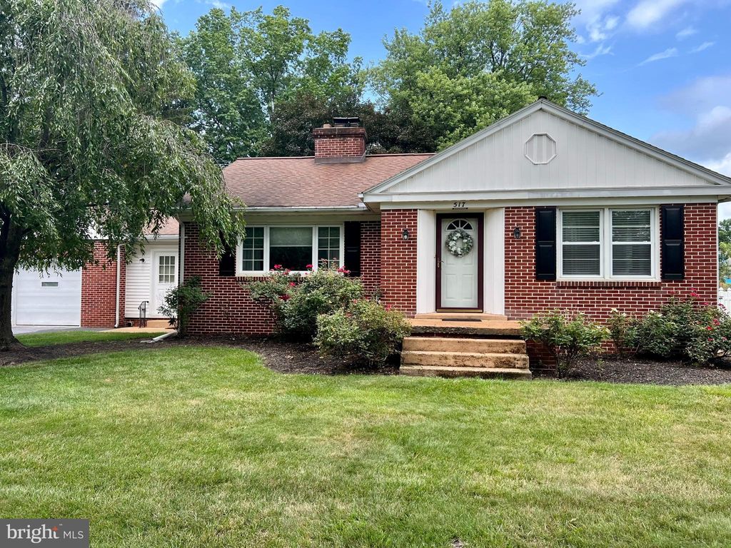 Photo of 517 GROFF AVE, ELIZABETHTOWN, PA 17022 (MLS # PALA2038220)