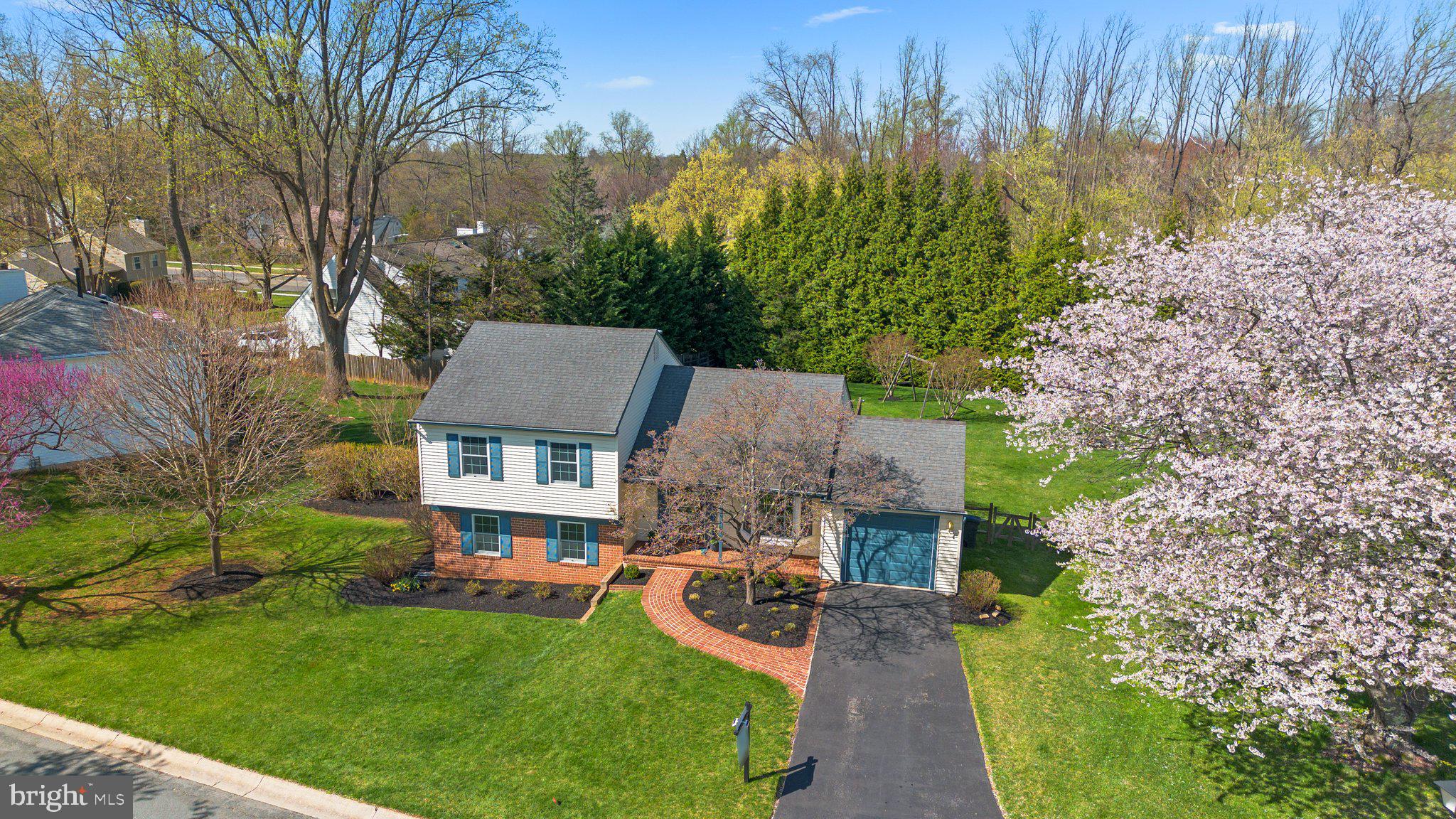 WILLIAMSBURG VILLAGE - Residential