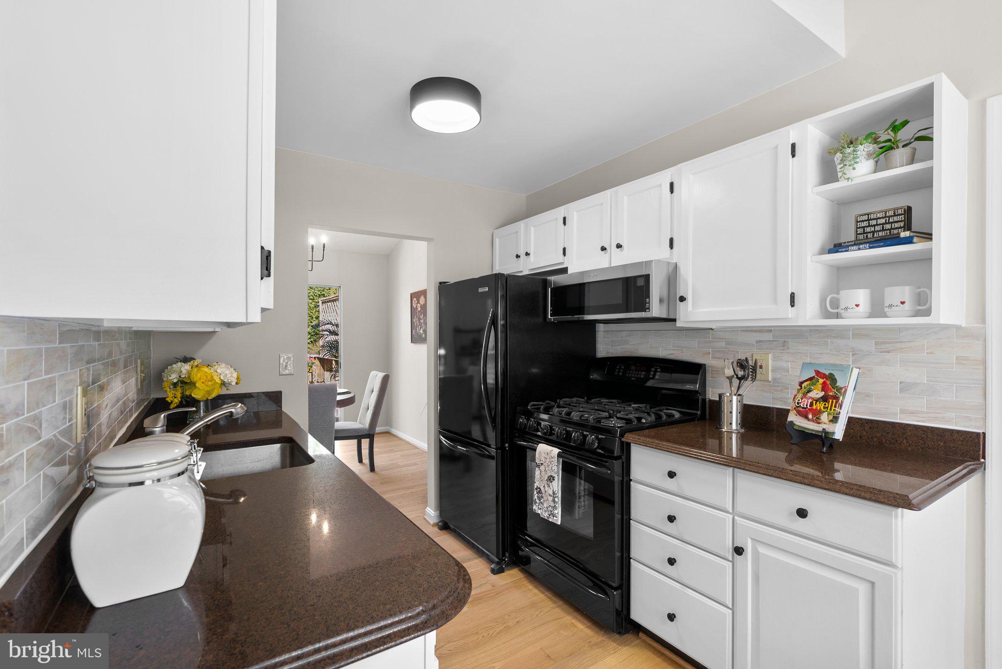 WILLIAMSBURG VILLAGE - Residential