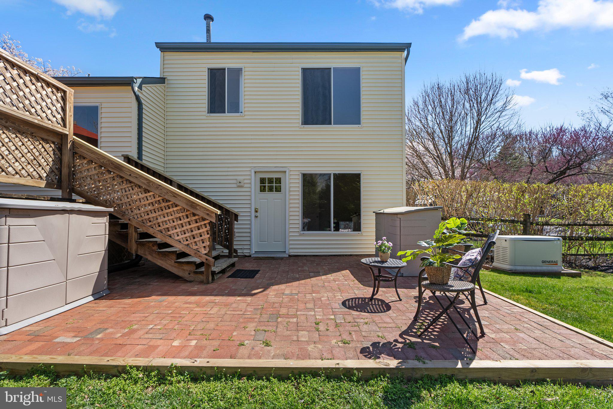 WILLIAMSBURG VILLAGE - Residential