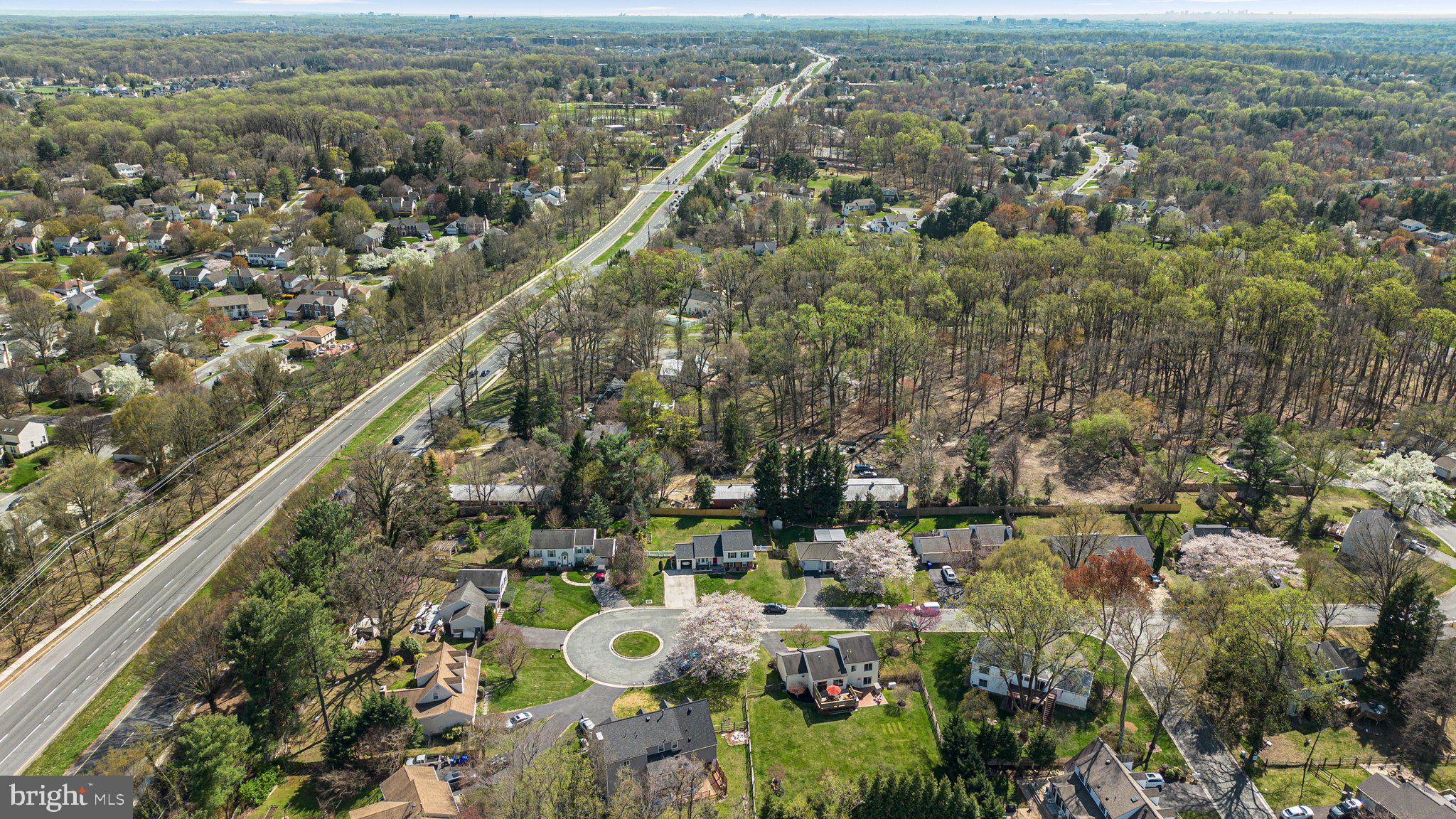 WILLIAMSBURG VILLAGE - Residential