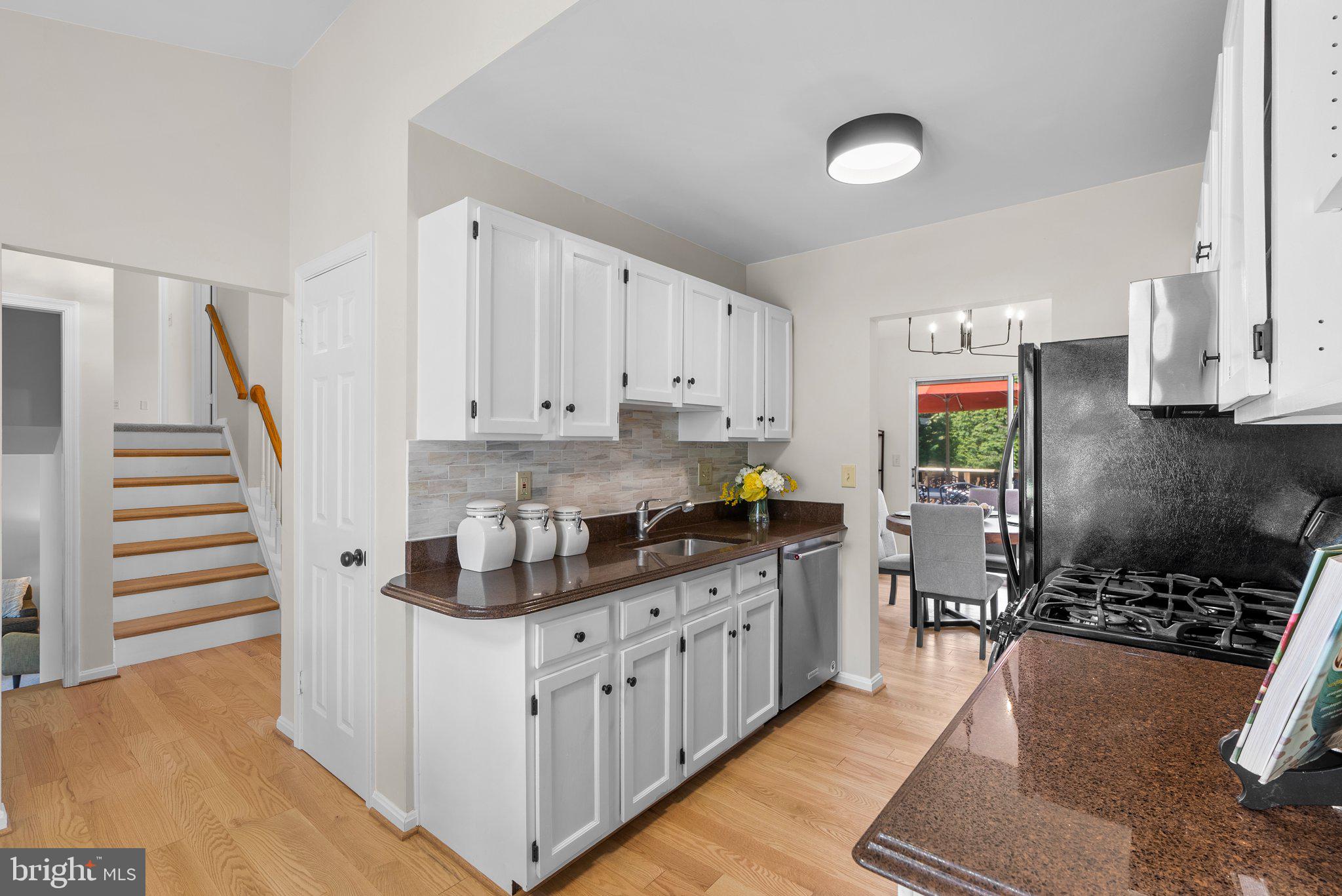 WILLIAMSBURG VILLAGE - Residential