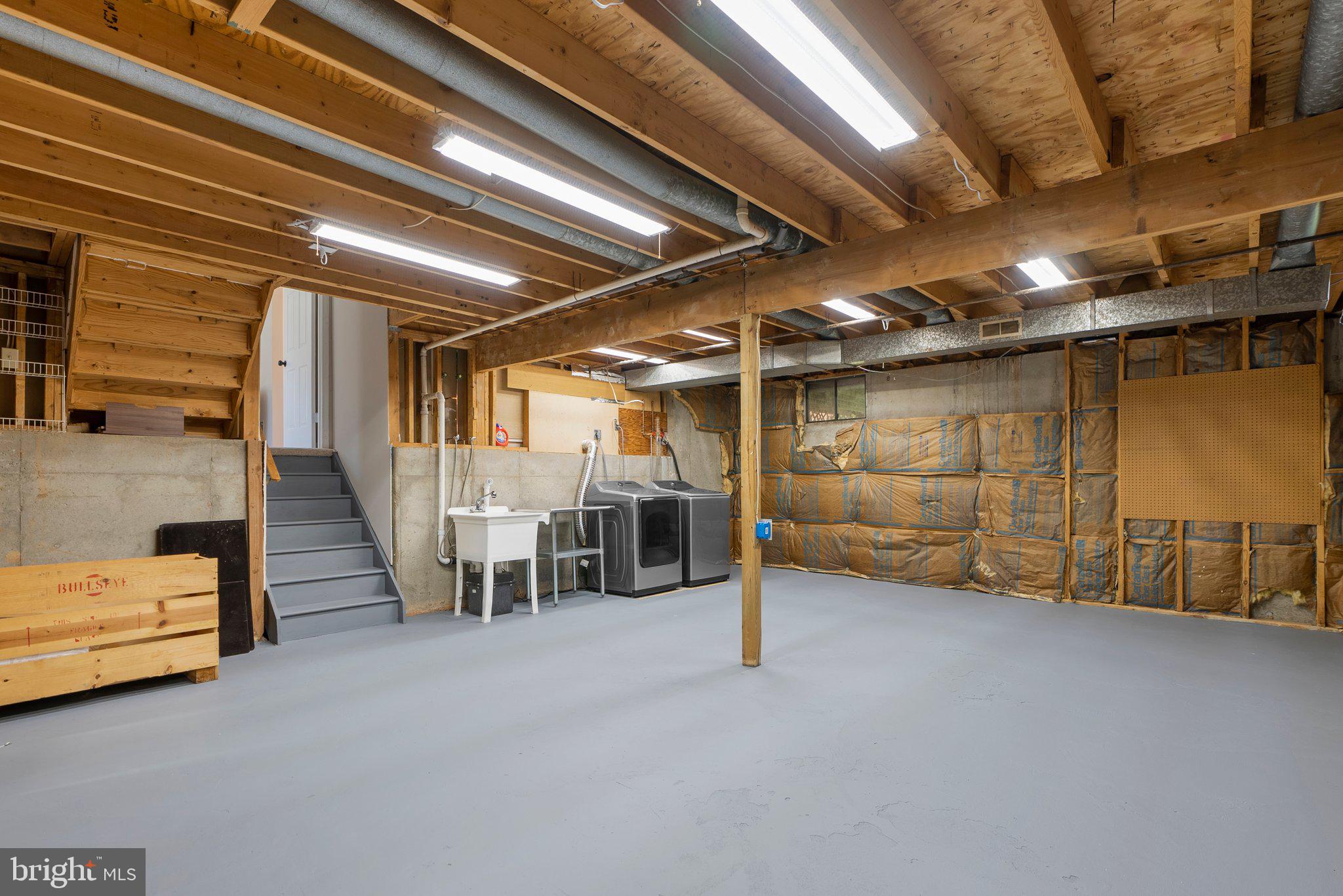 WILLIAMSBURG VILLAGE - Residential