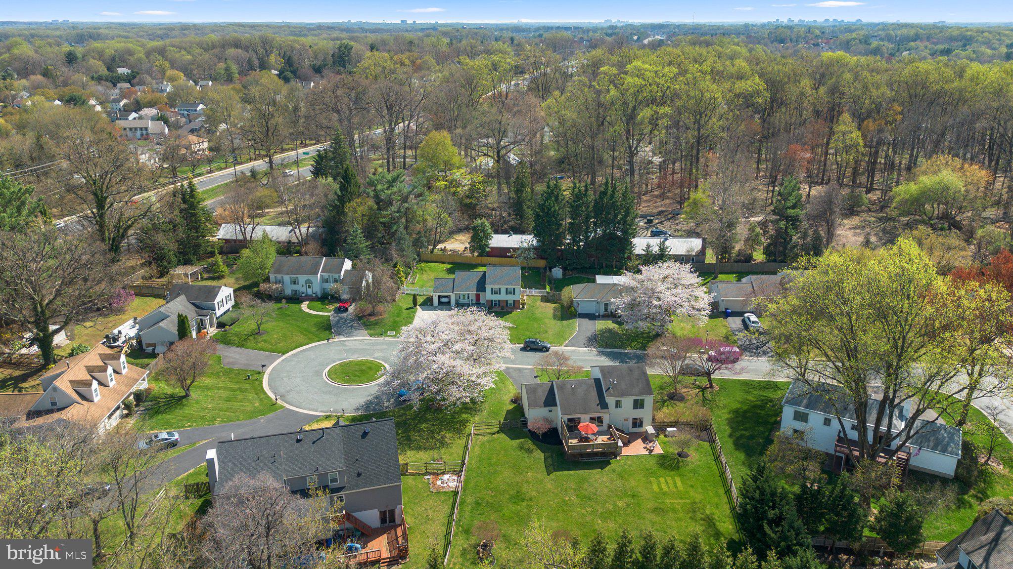 WILLIAMSBURG VILLAGE - Residential